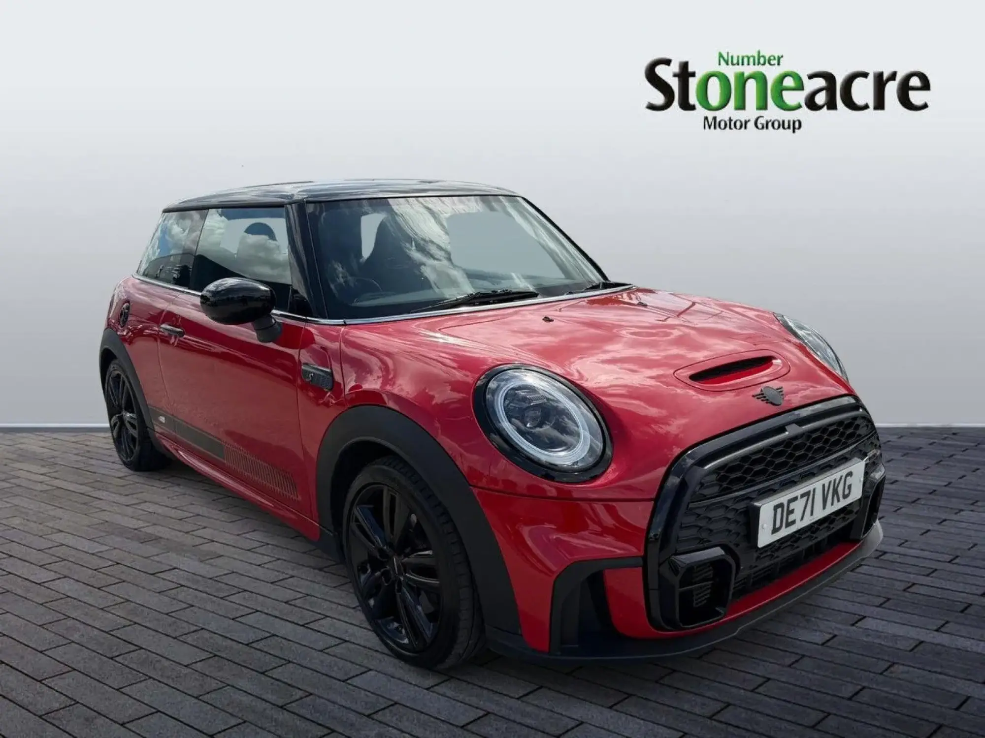 MINI Hatch 2.0 Cooper S Sport Steptronic Euro 6 (s/s) 3dr DE71VKG Image 1