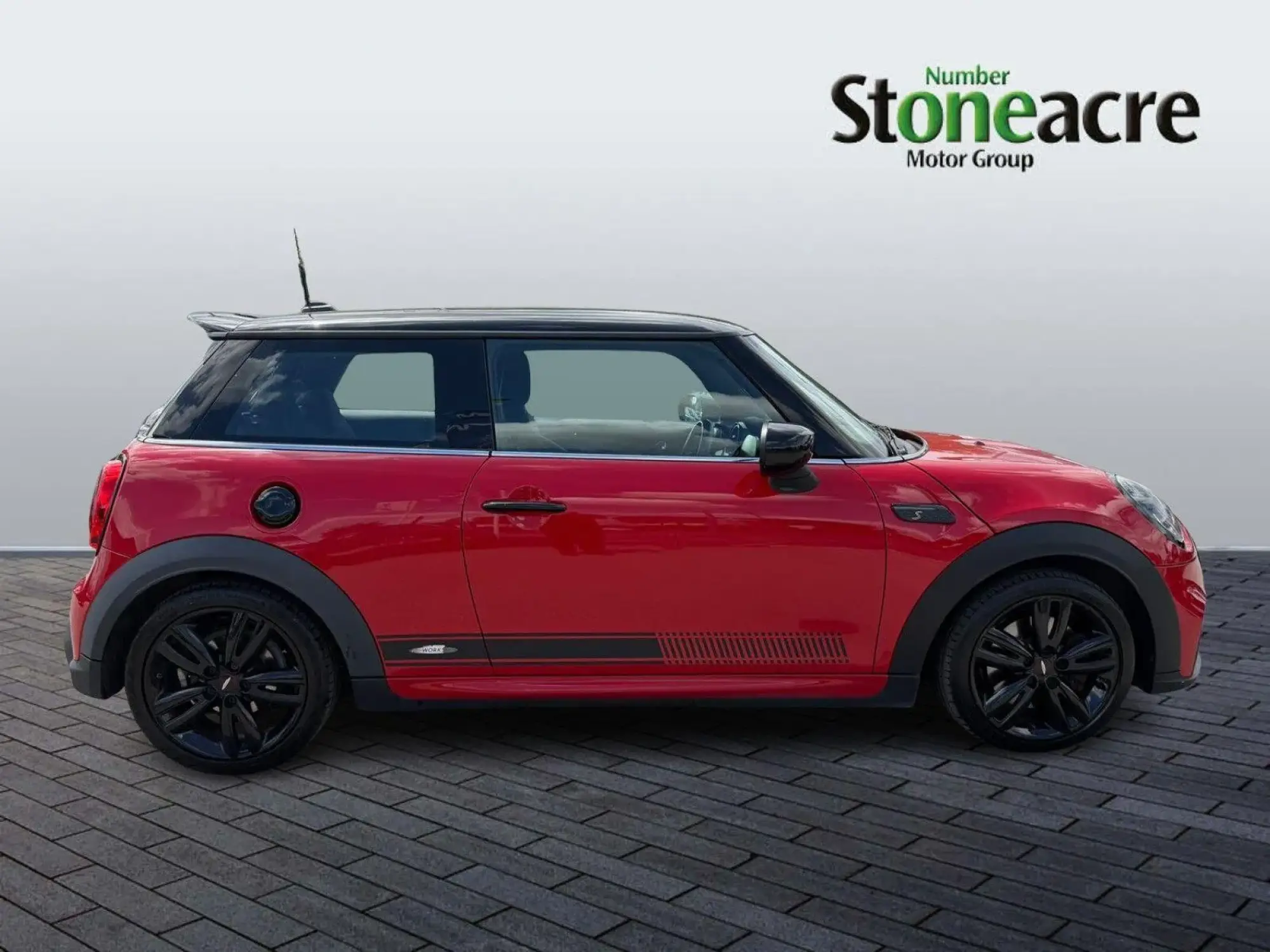 MINI Hatch 2.0 Cooper S Sport Steptronic Euro 6 (s/s) 3dr DE71VKG Image 2