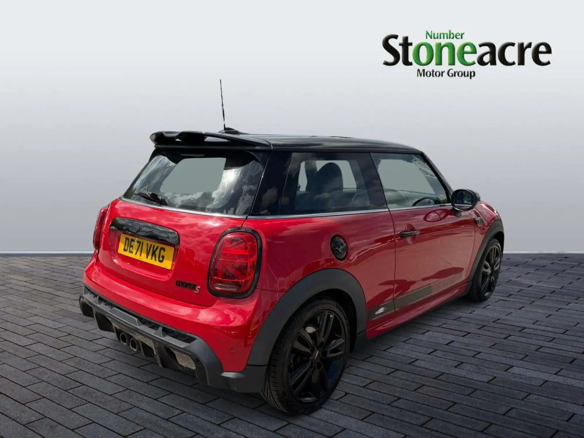 MINI Hatch 2.0 Cooper S Sport Steptronic Euro 6 (s/s) 3dr DE71VKG Image 3