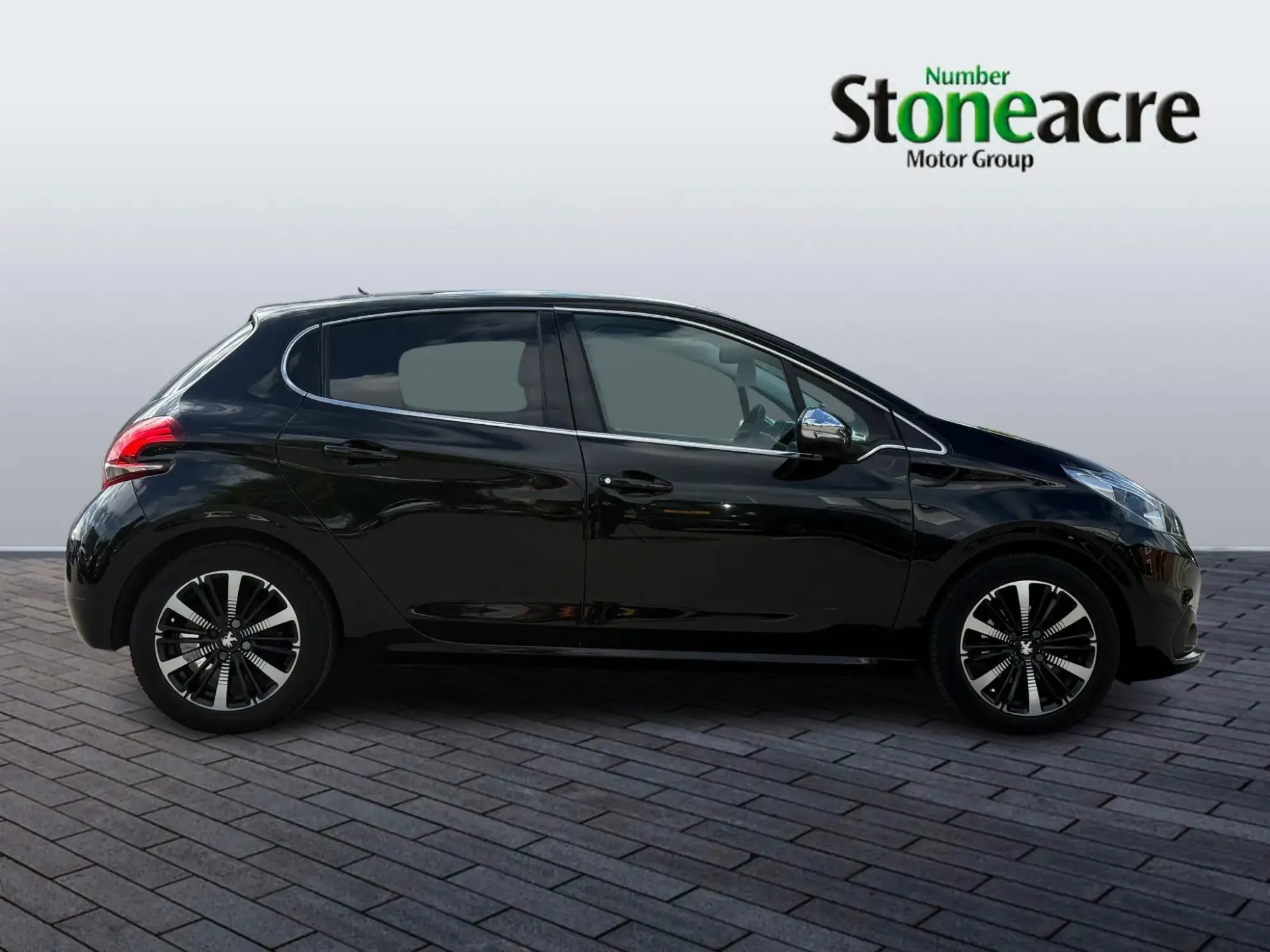 Peugeot 208 Image 2