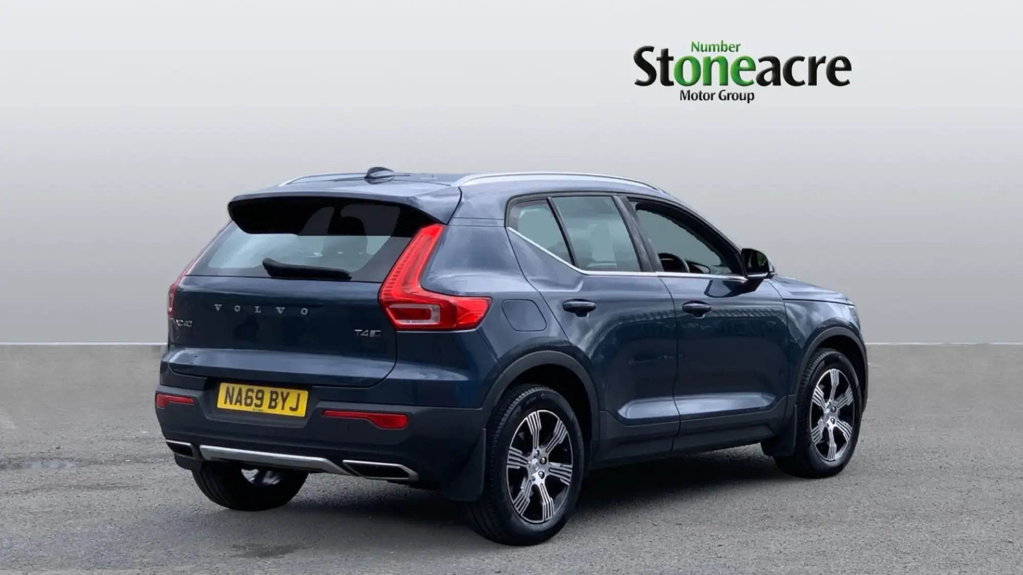 Volvo XC40 Image 2
