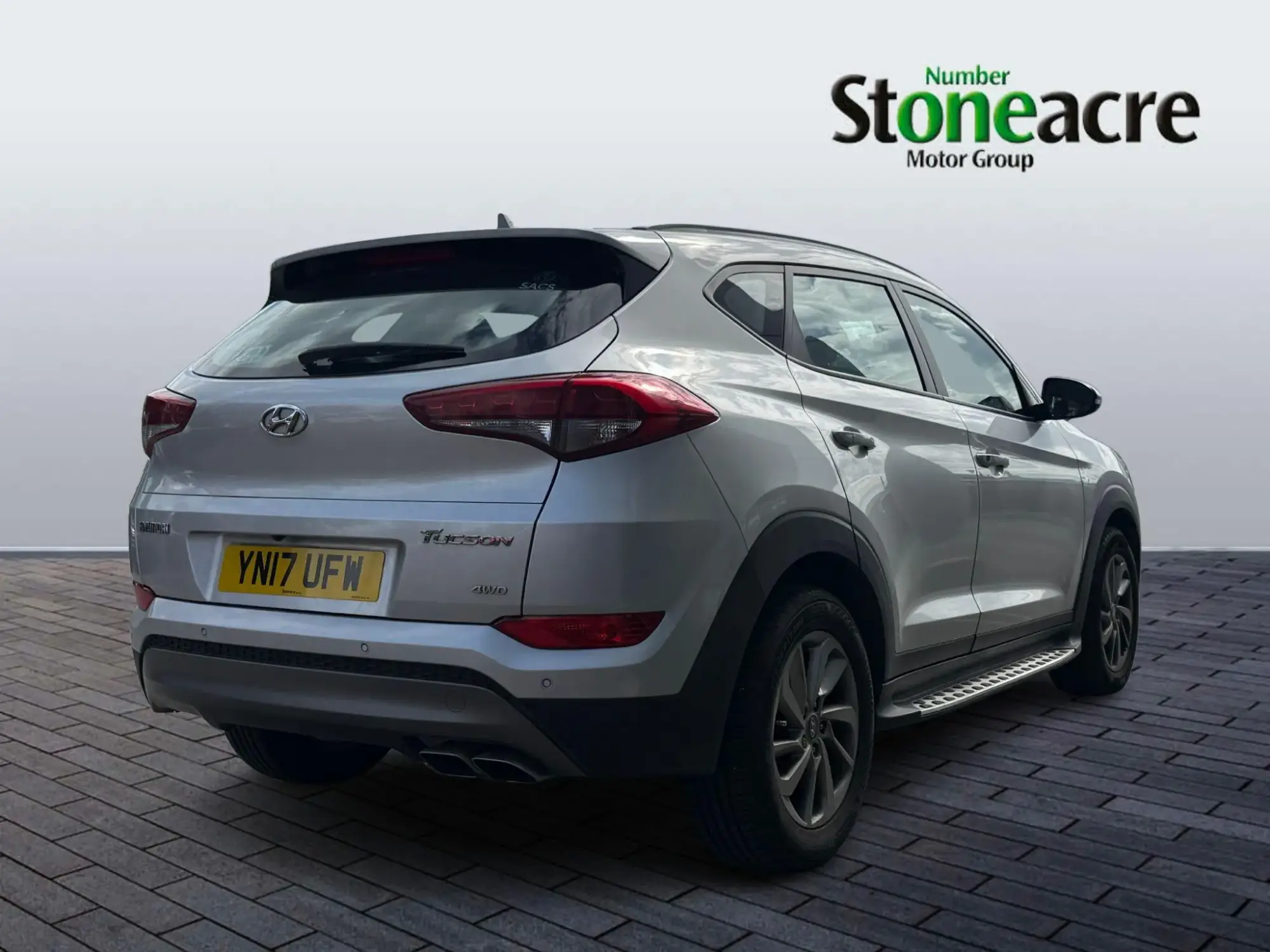 Hyundai TUCSON 2.0 CRDi SE Nav SUV 5dr Diesel Auto 4WD Euro 6 (136 ps) J8PCE Image 3