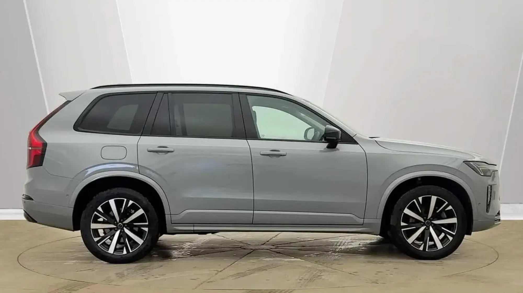 Volvo XC90 2.0 B5 MHEV Plus Auto 4WD Euro 6 (s/s) 5dr RJ25XSO Image 2
