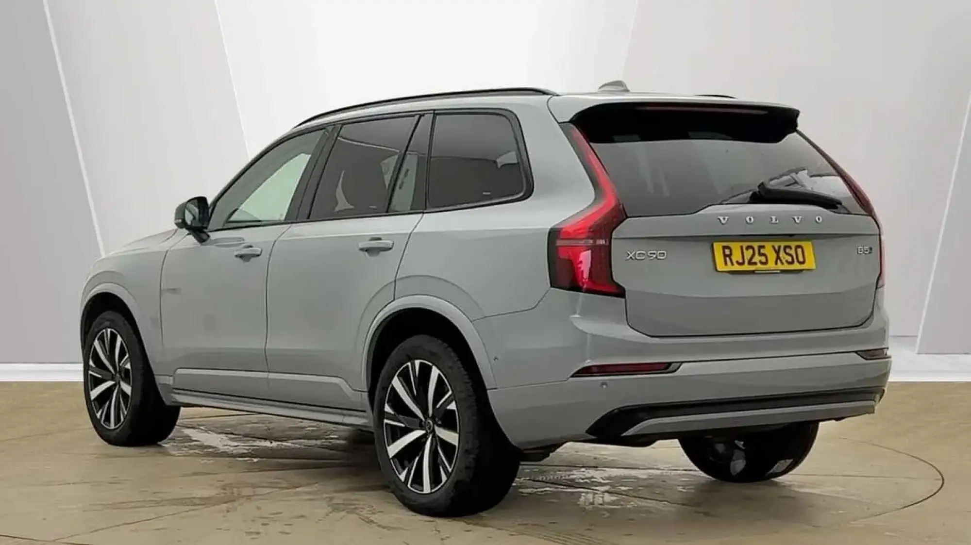 Volvo XC90 2.0 B5 MHEV Plus Auto 4WD Euro 6 (s/s) 5dr RJ25XSO Image 3