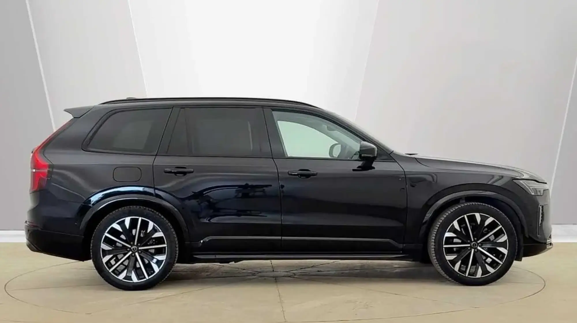Volvo XC90 2.0 B5 MHEV Ultra Dark Auto 4WD Euro 6 (s/s) 5dr RF25MFJ Image 2