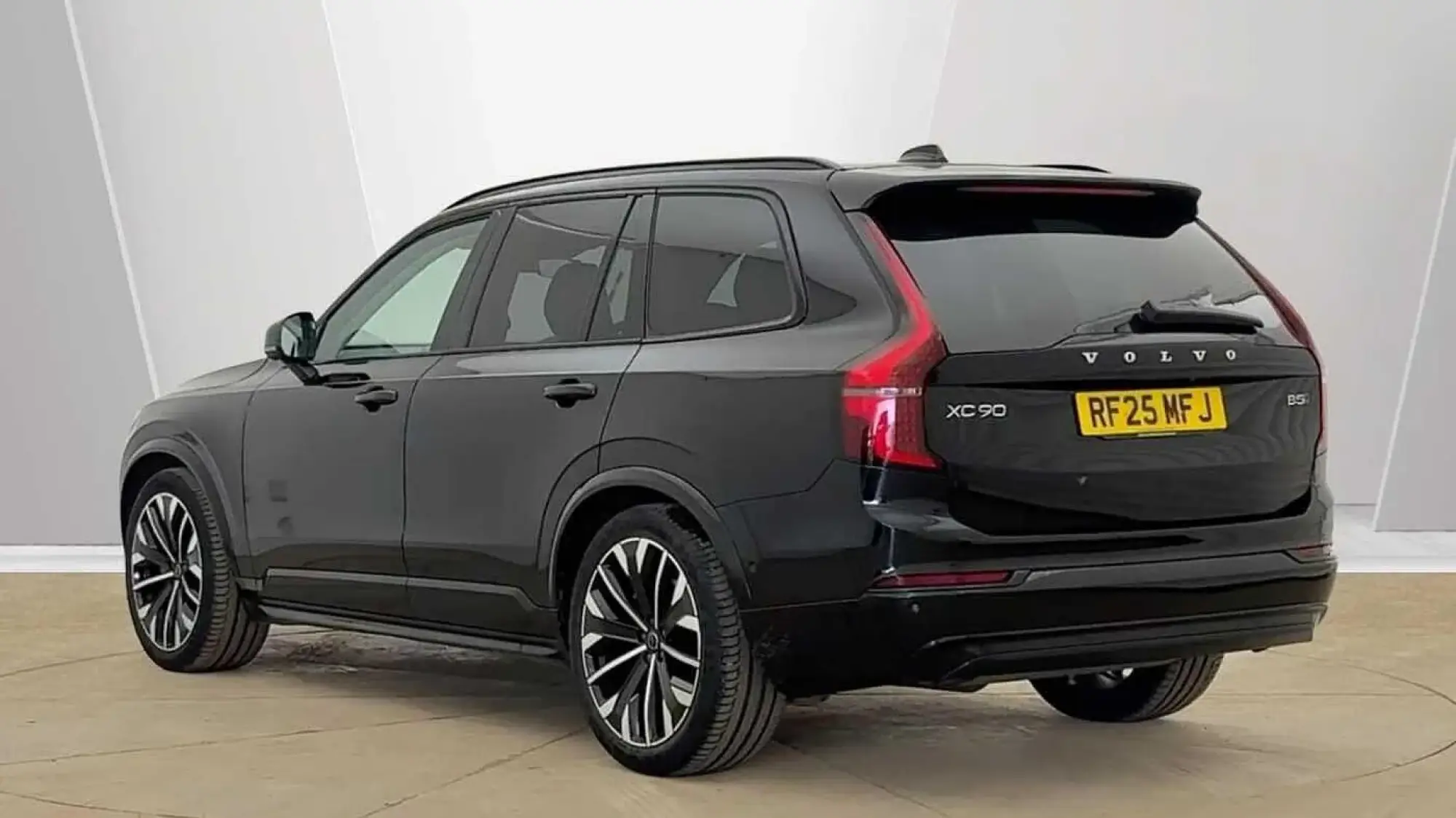 Volvo XC90 2.0 B5 MHEV Ultra Dark Auto 4WD Euro 6 (s/s) 5dr RF25MFJ Image 3