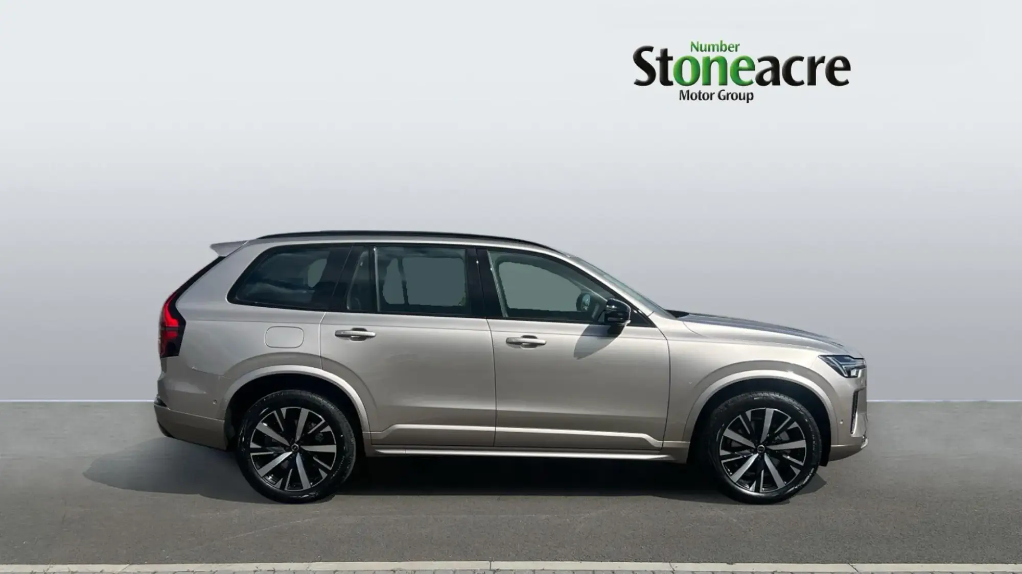 Volvo XC90 2.0 B5 MHEV Plus Auto 4WD Euro 6 (s/s) 5dr ND26CPY Image 3