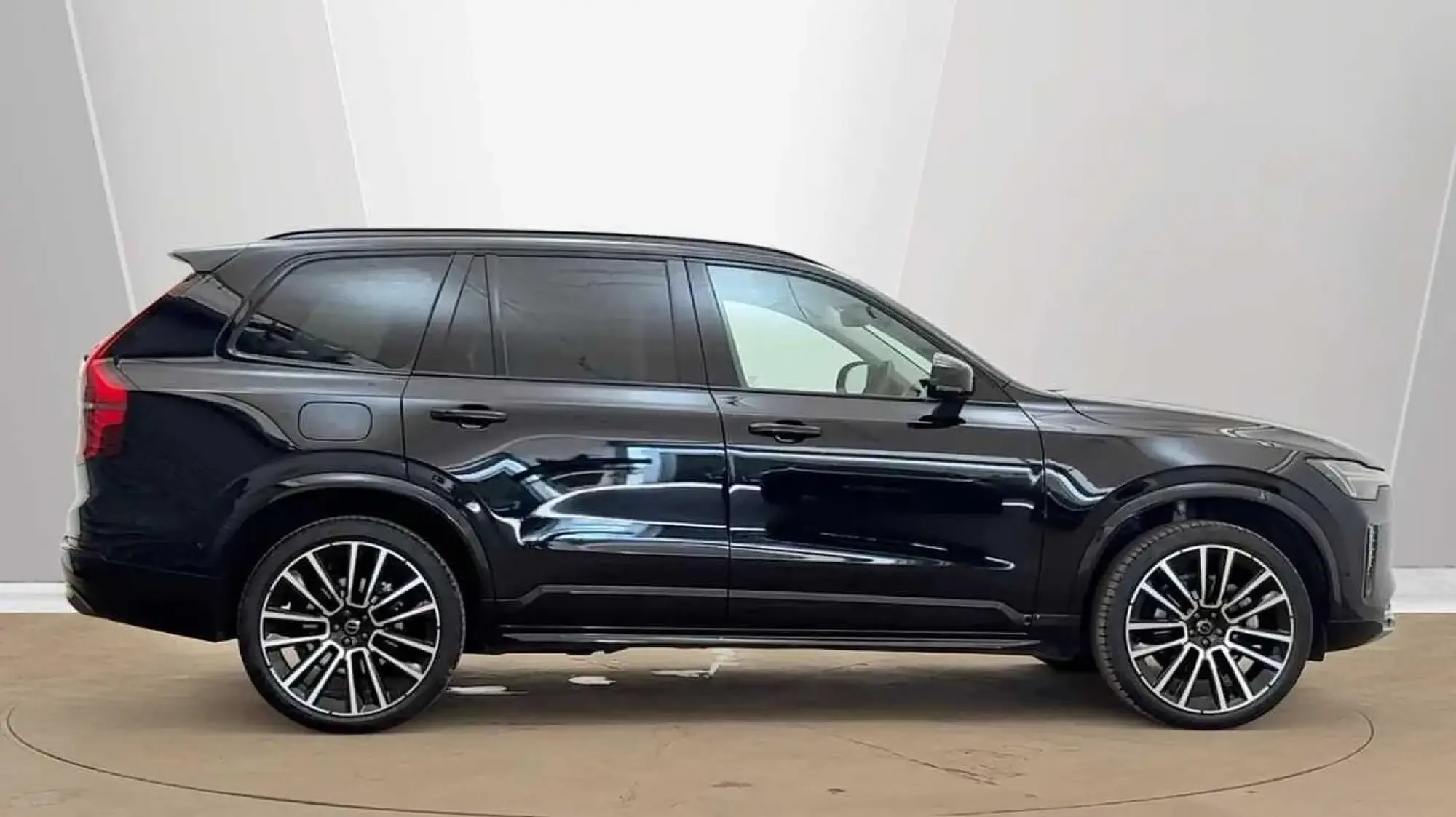 Volvo XC90 2.0 B5 MHEV Ultra Dark Auto 4WD Euro 6 (s/s) 5dr OV75CDU Image 2