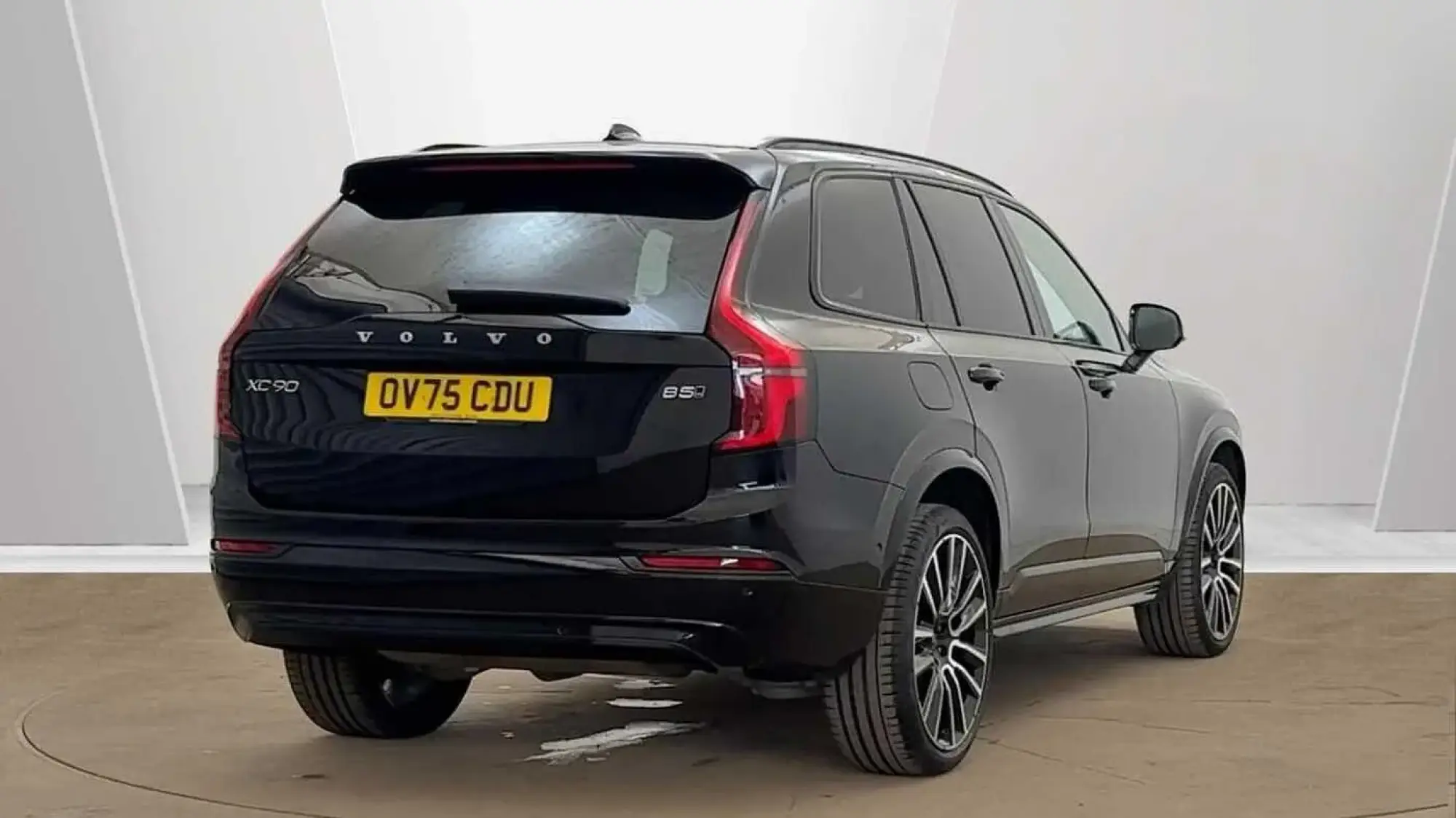 Volvo XC90 2.0 B5 MHEV Ultra Dark Auto 4WD Euro 6 (s/s) 5dr OV75CDU Image 3
