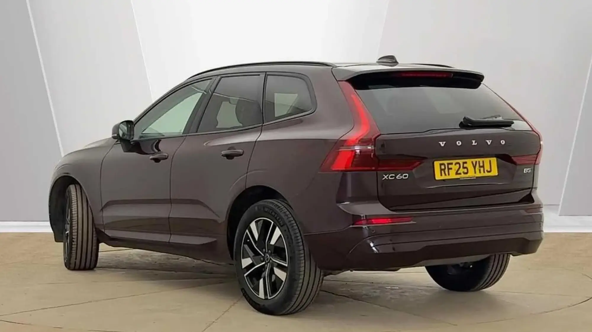 Volvo XC60 2.0 B5 MHEV Core Auto AWD Euro 6 (s/s) 5dr RF25YHJ Image 3