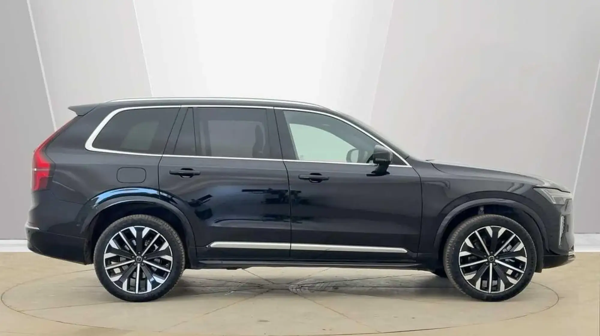 Volvo XC90 Plug-In Hybrid 2.0 T8 18.8kWh Ultra Bright Auto 4WD Euro 6 (s/s) 5dr WF25FUP Image 2