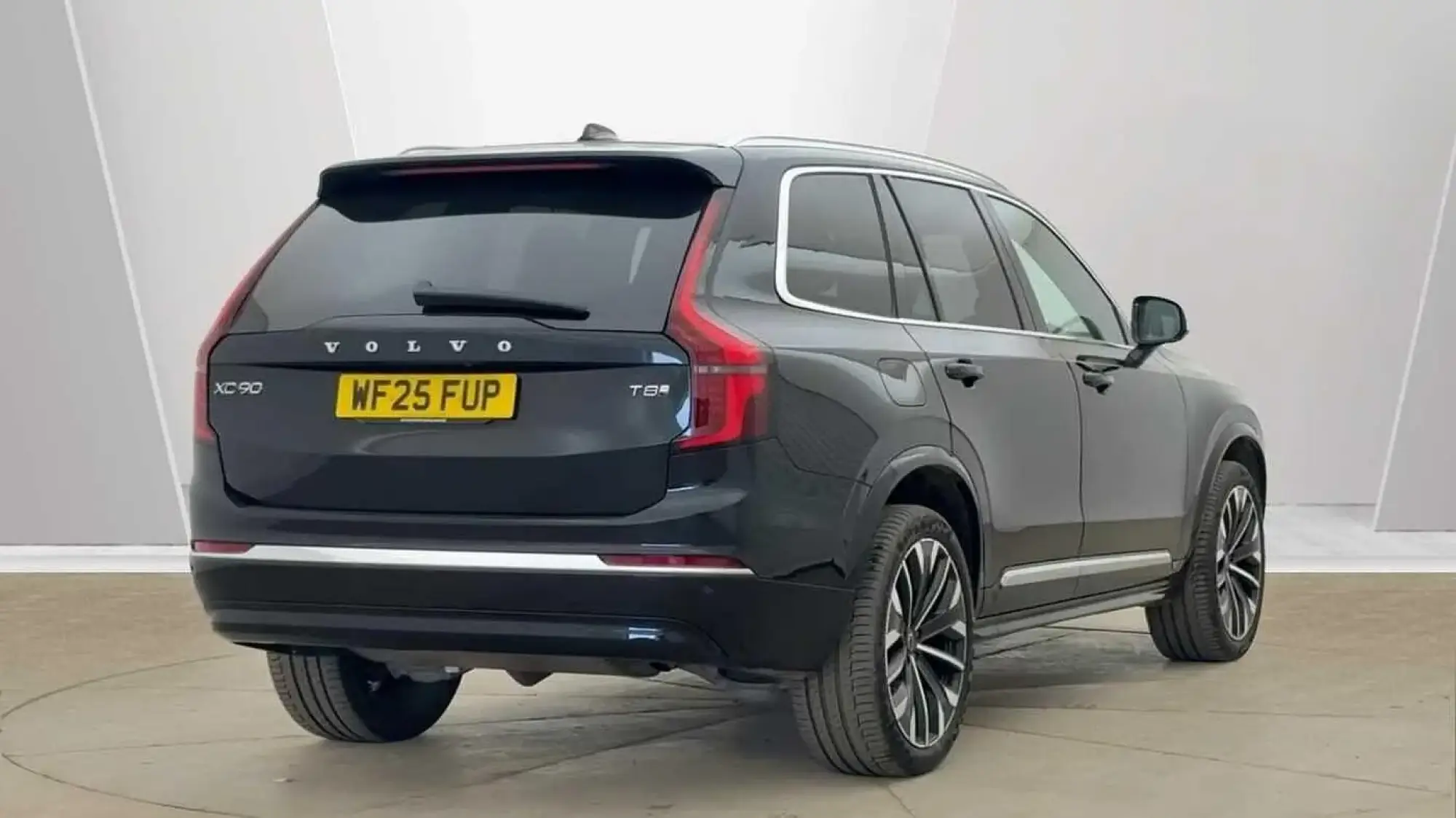 Volvo XC90 Plug-In Hybrid 2.0 T8 18.8kWh Ultra Bright Auto 4WD Euro 6 (s/s) 5dr WF25FUP Image 3