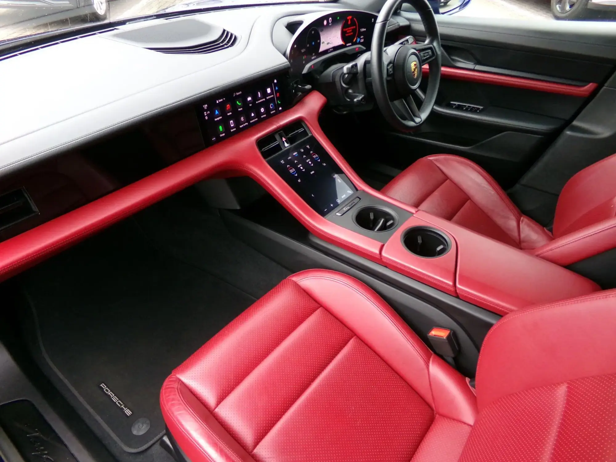 Porsche Taycan Performance Plus 93.4kWh 4S Auto 4WD 4dr PE70EZX Image 3
