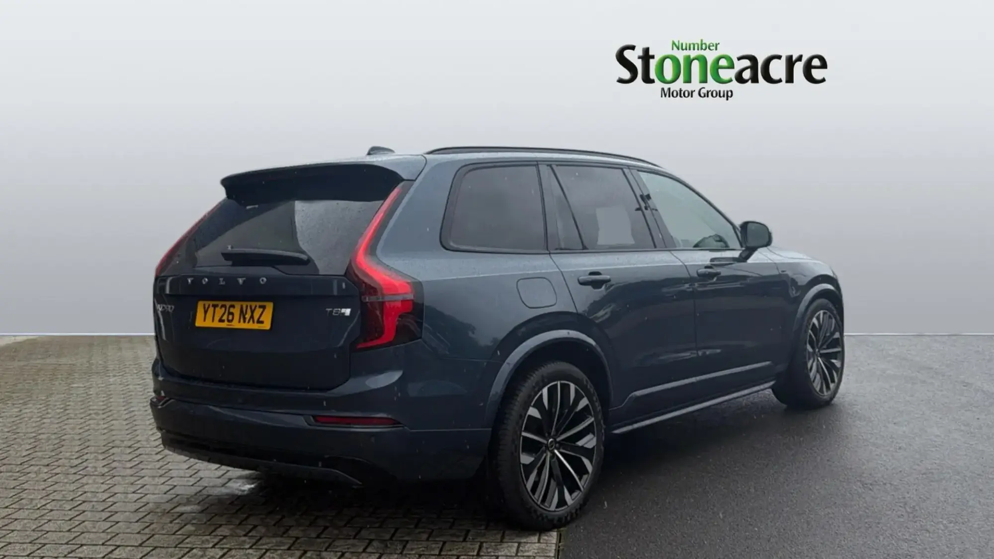 Volvo XC90 Plug-In Hybrid Image 2