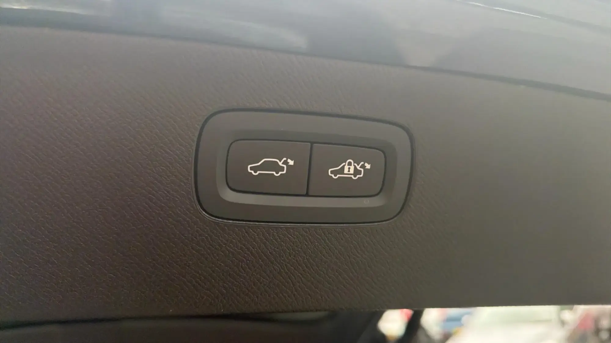 Volvo XC90 Plug-In Hybrid Image 14