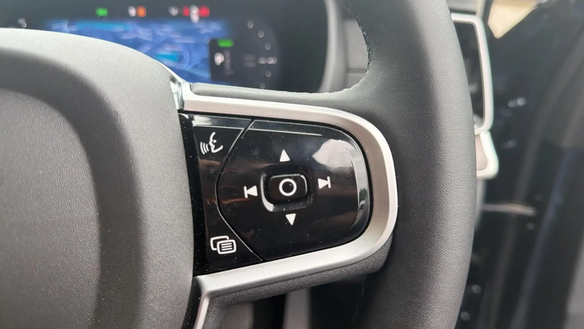 Volvo XC90 Plug-In Hybrid Image 16