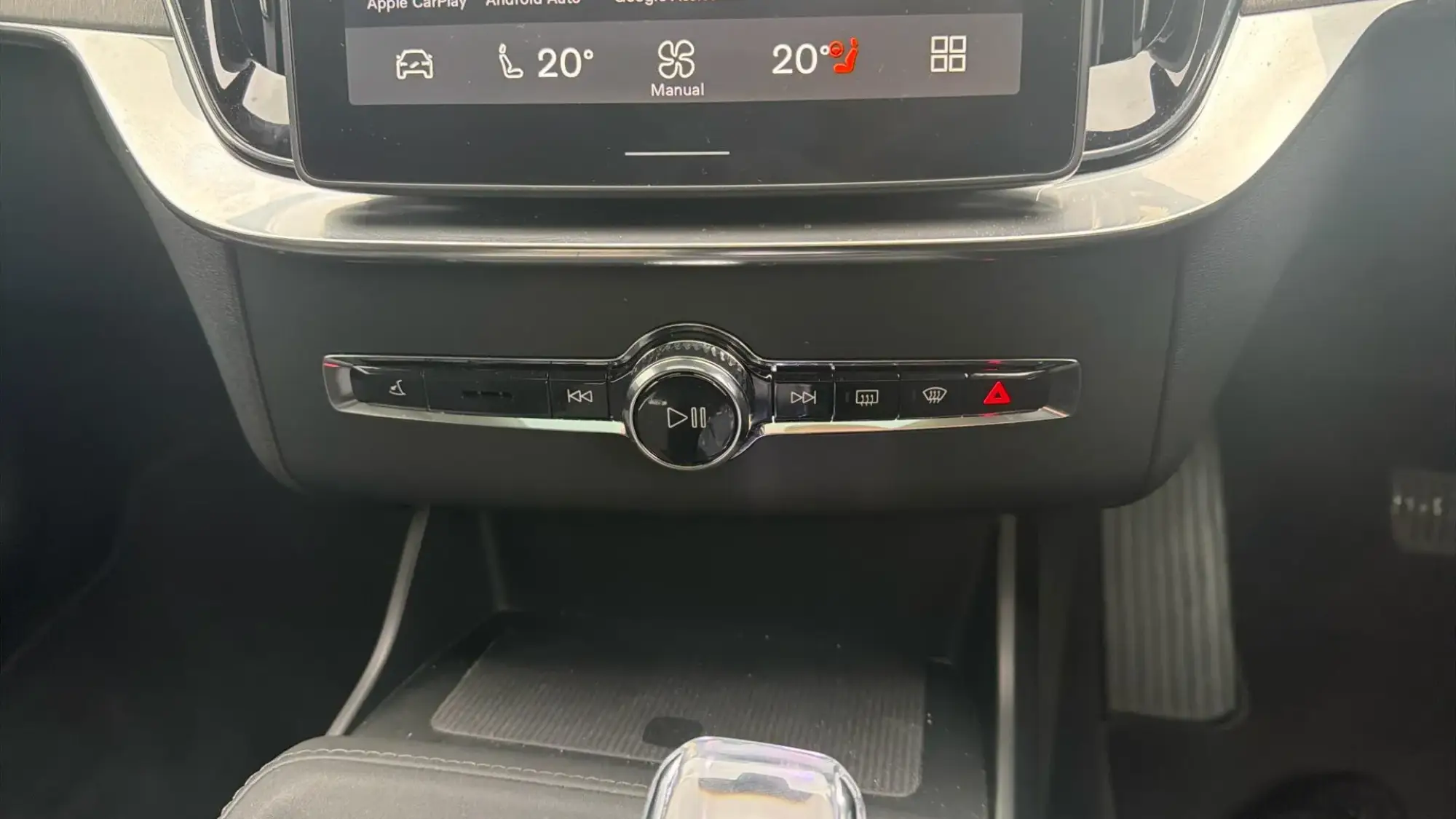 Volvo XC90 Plug-In Hybrid Image 21