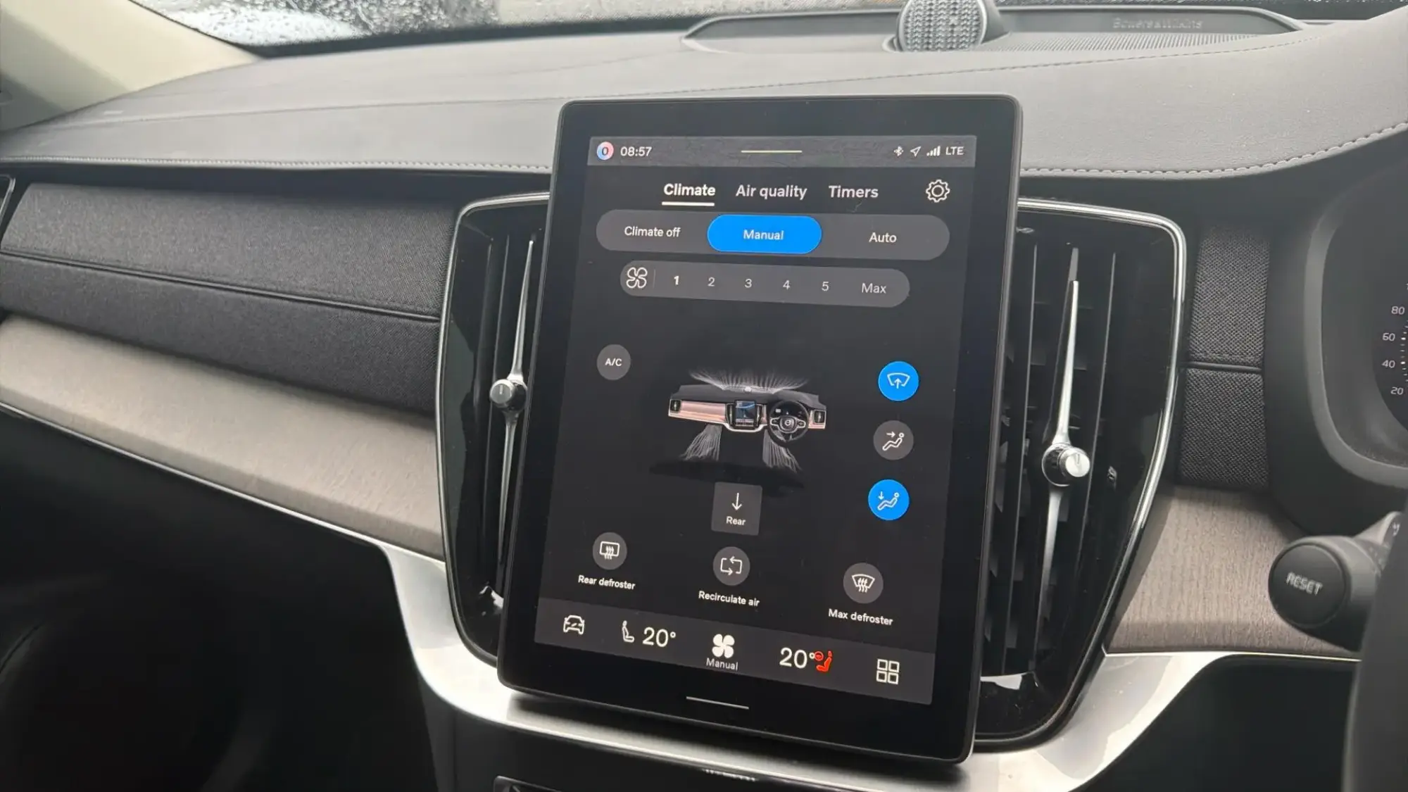 Volvo XC90 Plug-In Hybrid Image 25