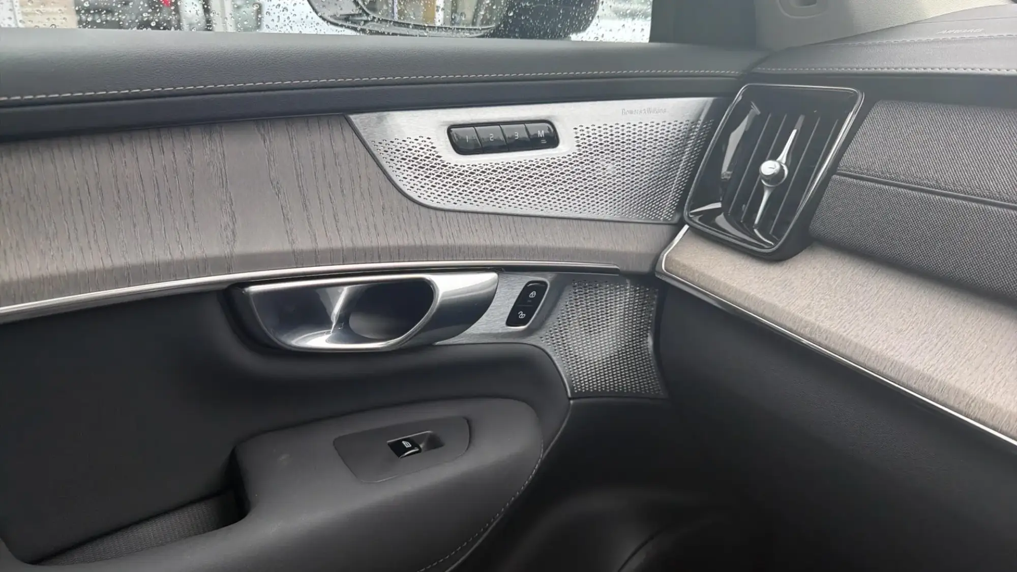 Volvo XC90 Plug-In Hybrid Image 27