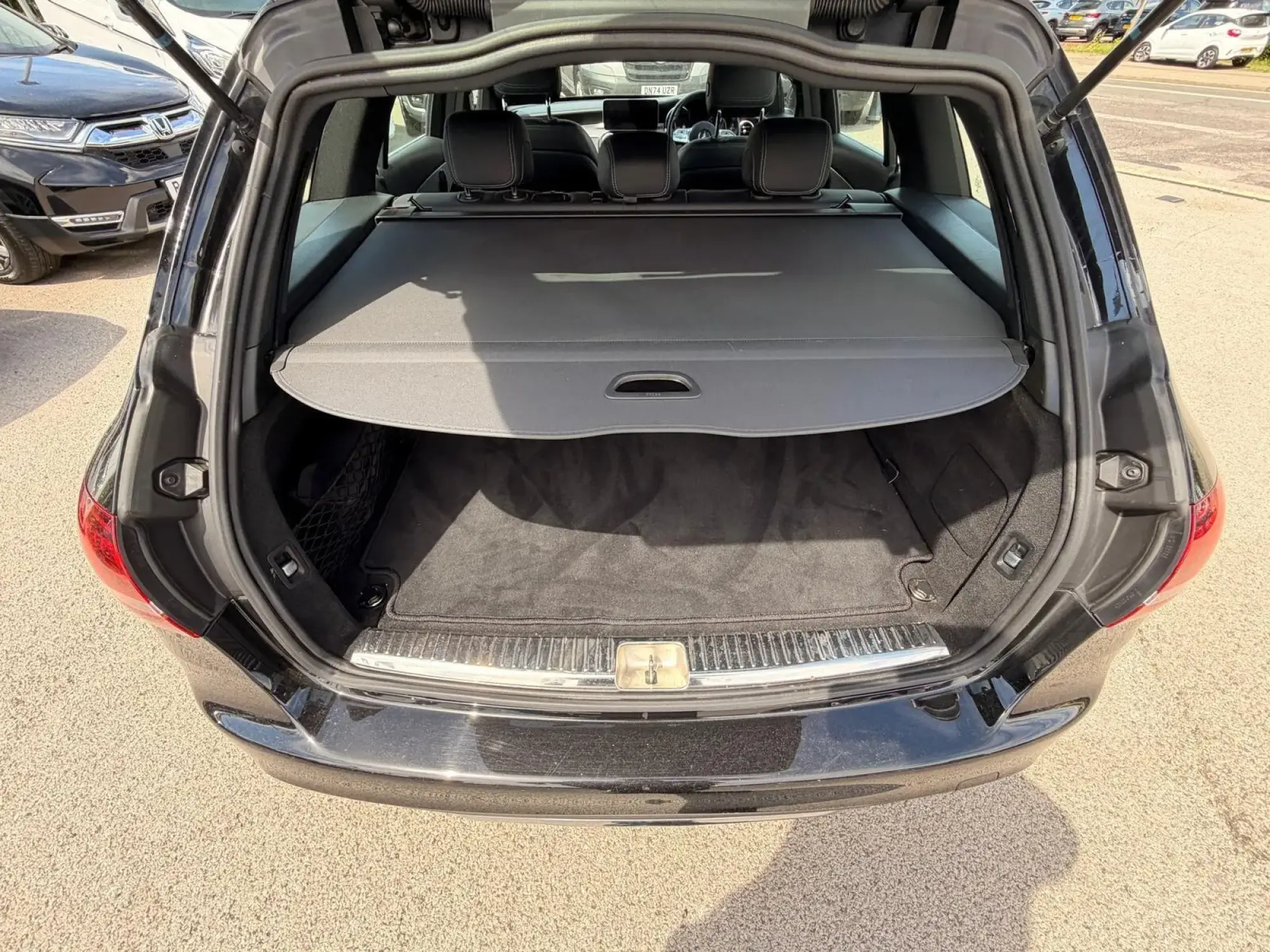 Mercedes-Benz C-Class Image 12 Mercedes-Benz C-Class Image 12