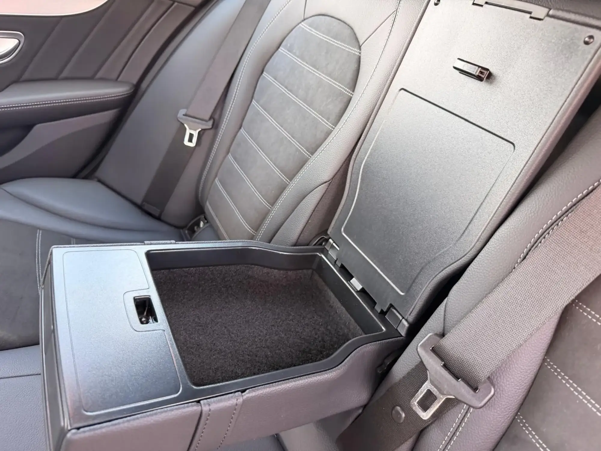 Mercedes-Benz C-Class Image 27 Mercedes-Benz C-Class Image 27