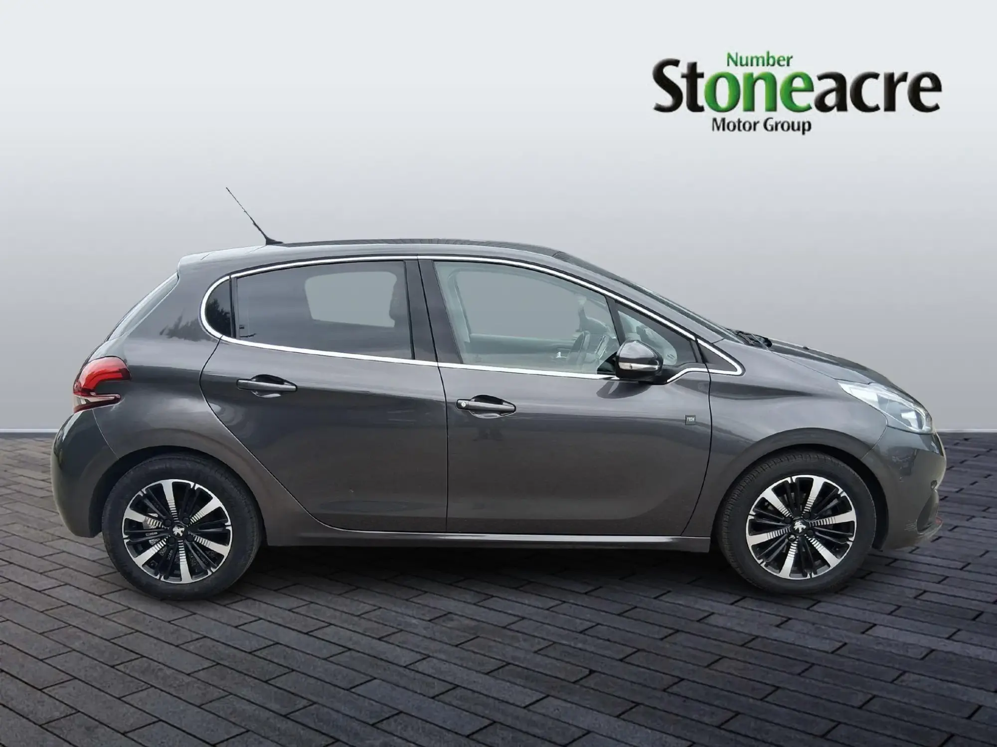 Peugeot 208 Image 2
