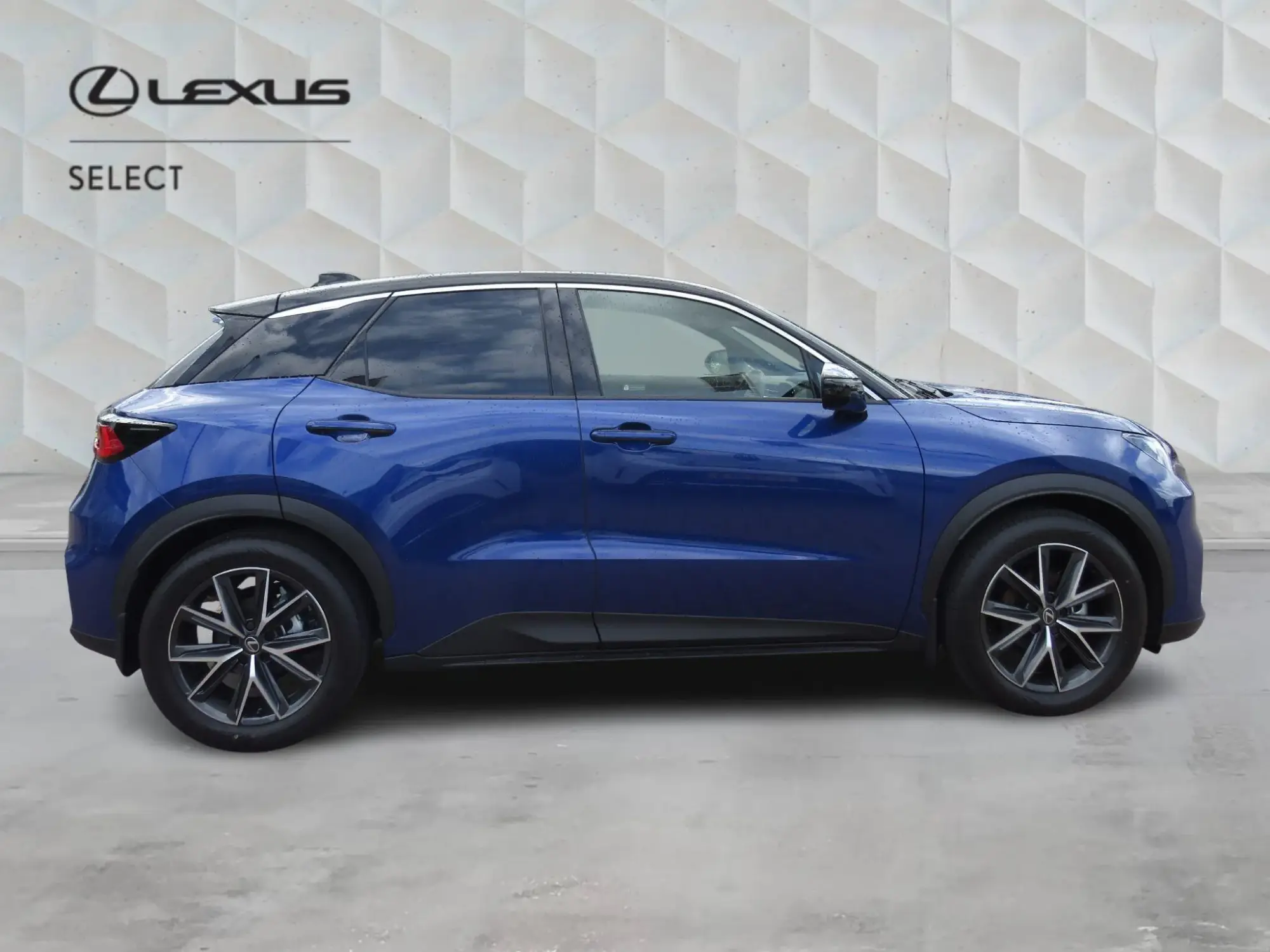 Lexus LBX 1.5 VVT-iE Premium Plus E-CVT Euro 6 (s/s) 5dr NL26LYK Image 2