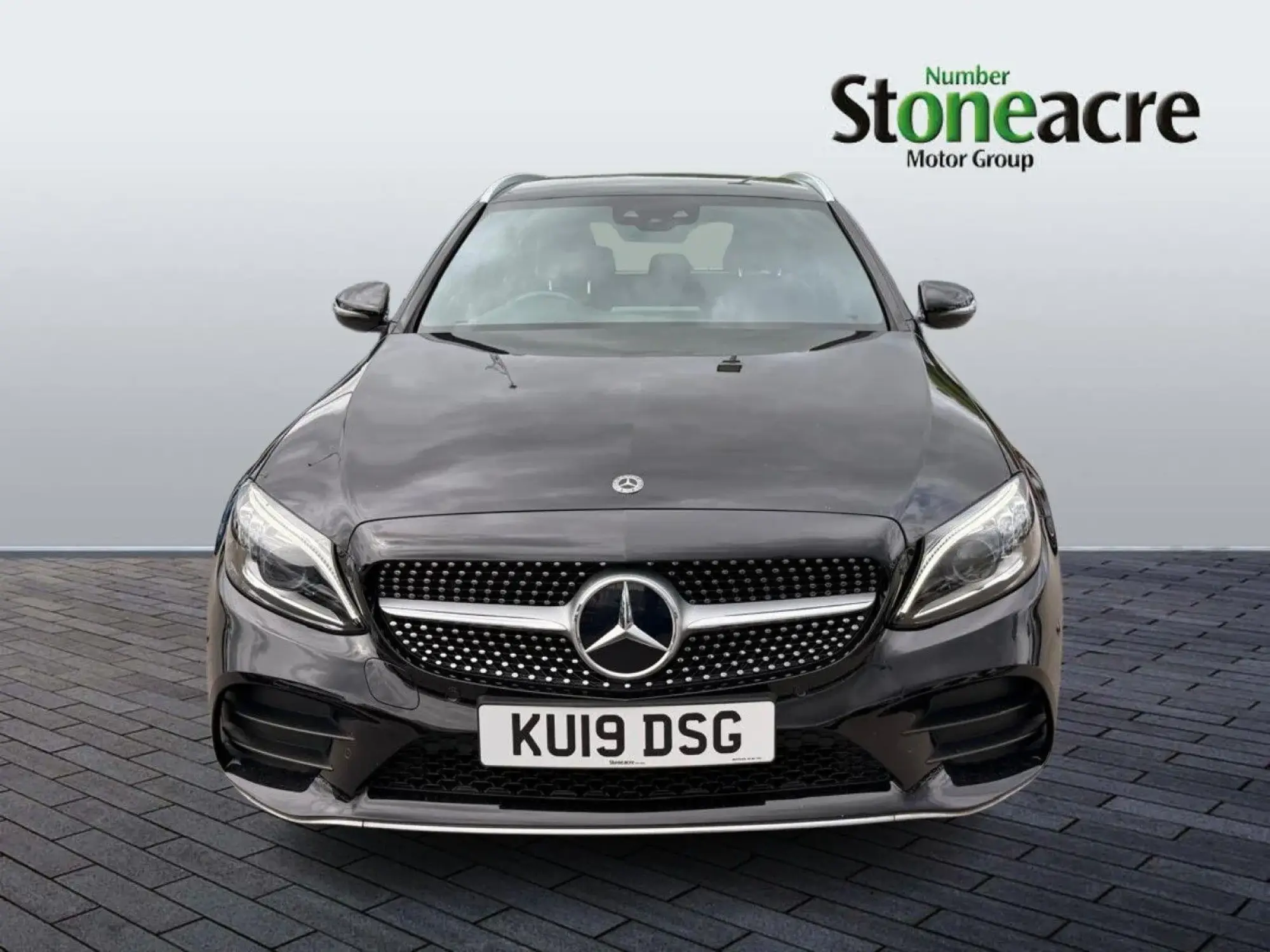 Mercedes-Benz C-Class 2.0 C220d AMG Line (Premium) G-Tronic+ Euro 6 (s/s) 5dr KU19DSG Image 3