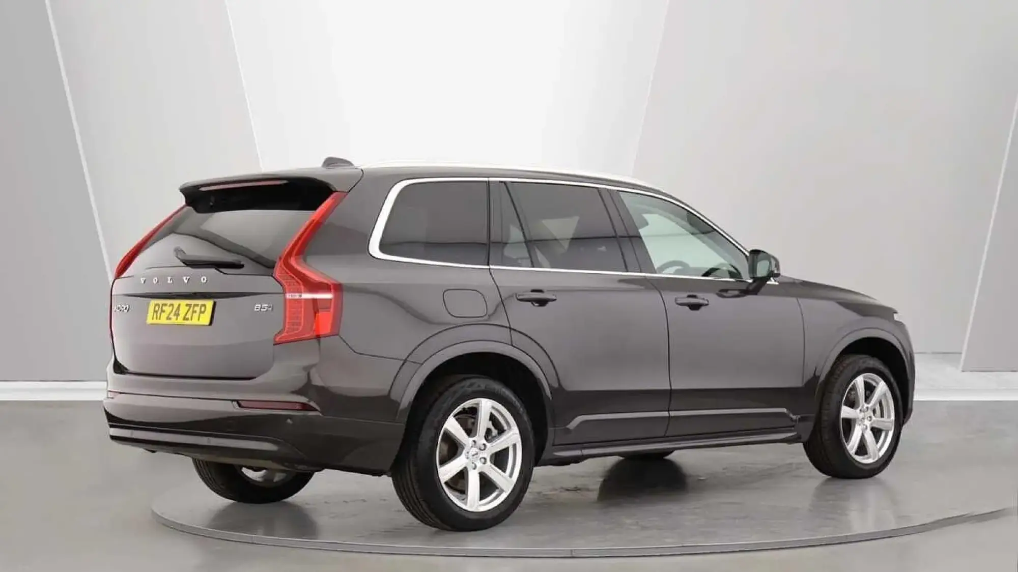Volvo XC90 Core, B5 AWD mild hybrid, Petrol, 7 Seats RF24ZFP Image 2