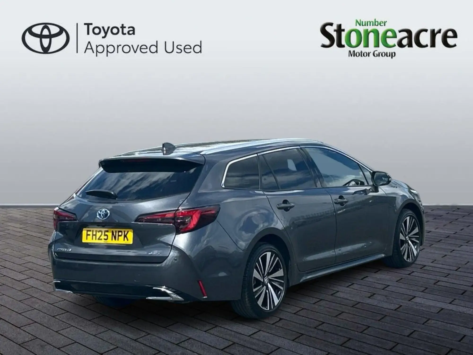 Toyota Corolla Touring Sports 1.8 VVT-h Design Touring Sports CVT Euro 6 (s/s) 5dr FH25NPK Image 3