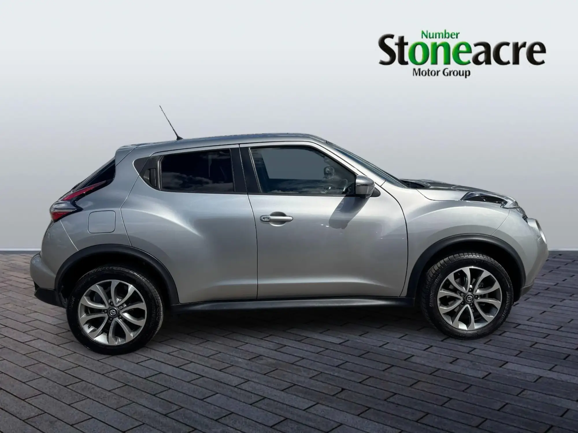 Nissan Juke 1.6 Tekna XTRON Euro 6 5dr LN19NMM Image 2