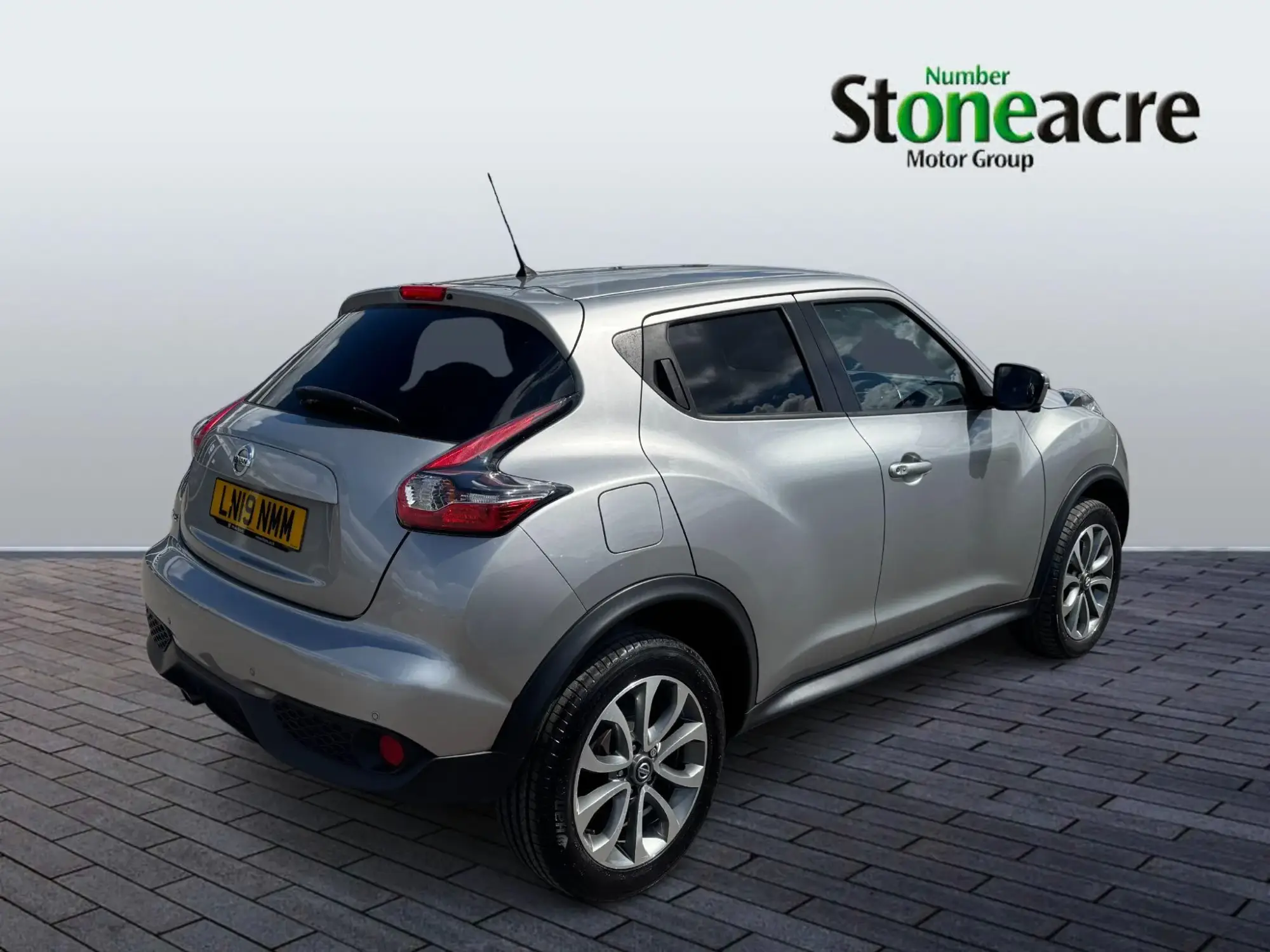 Nissan Juke 1.6 Tekna XTRON Euro 6 5dr LN19NMM Image 3