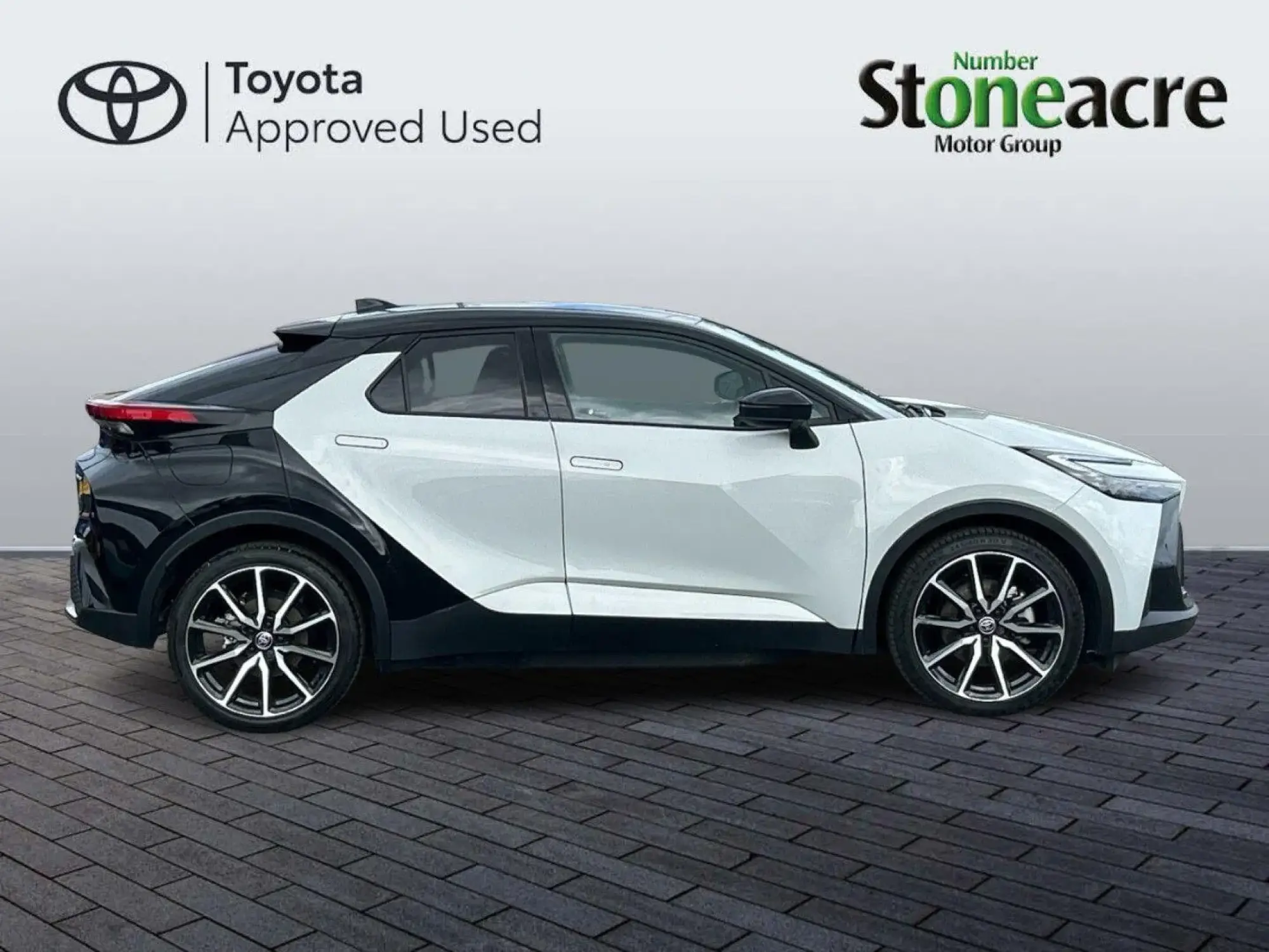 Toyota C-HR Plug-in Hybrid 2.0 VVT-h 13.6 kWh GR SPORT CVT Euro 6 (s/s) 5dr FL74AXA Image 2