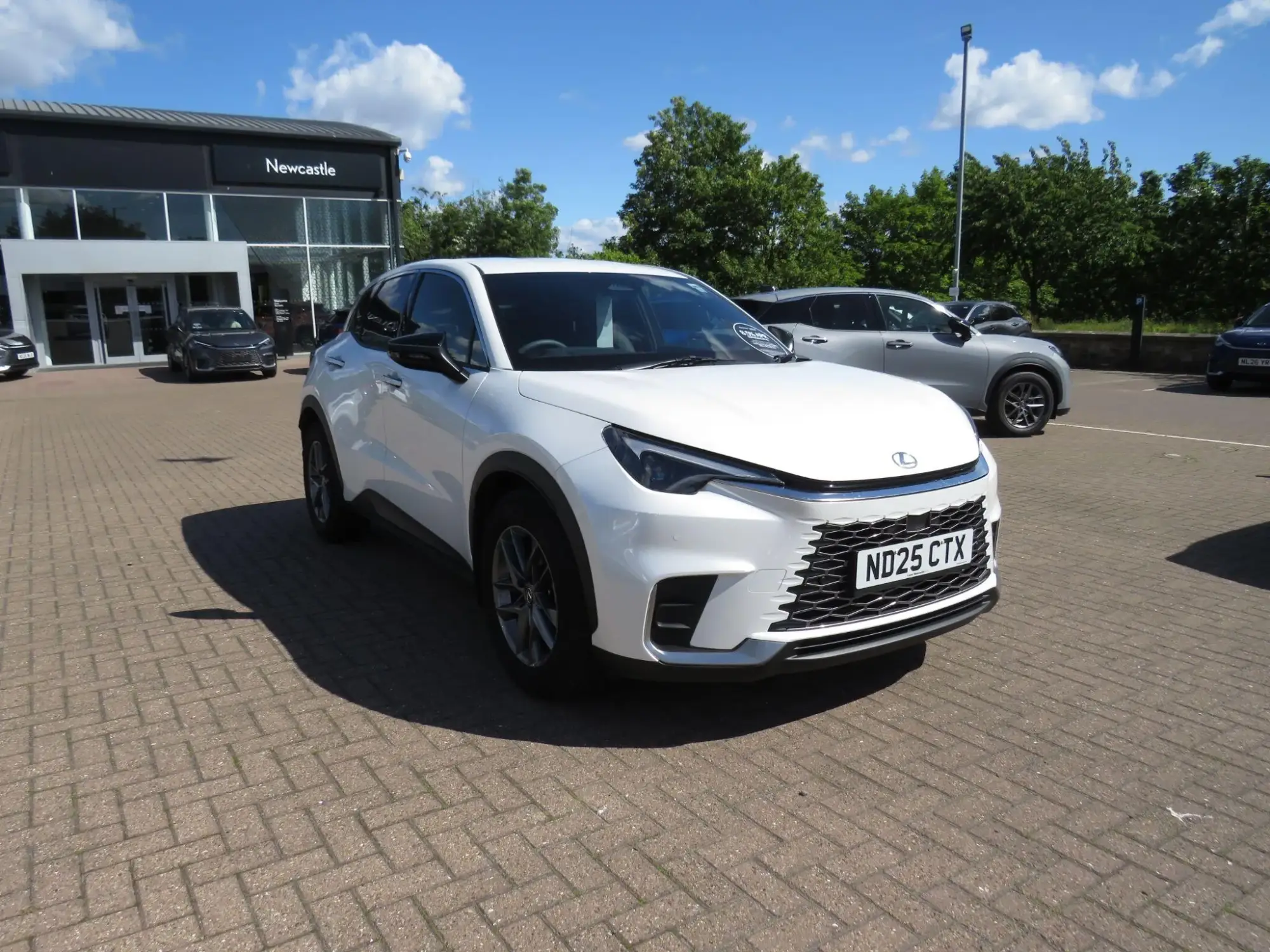 Lexus LBX 1.5 VVT-iE Premium E-CVT Euro 6 (s/s) 5dr ND25CTX Image 1