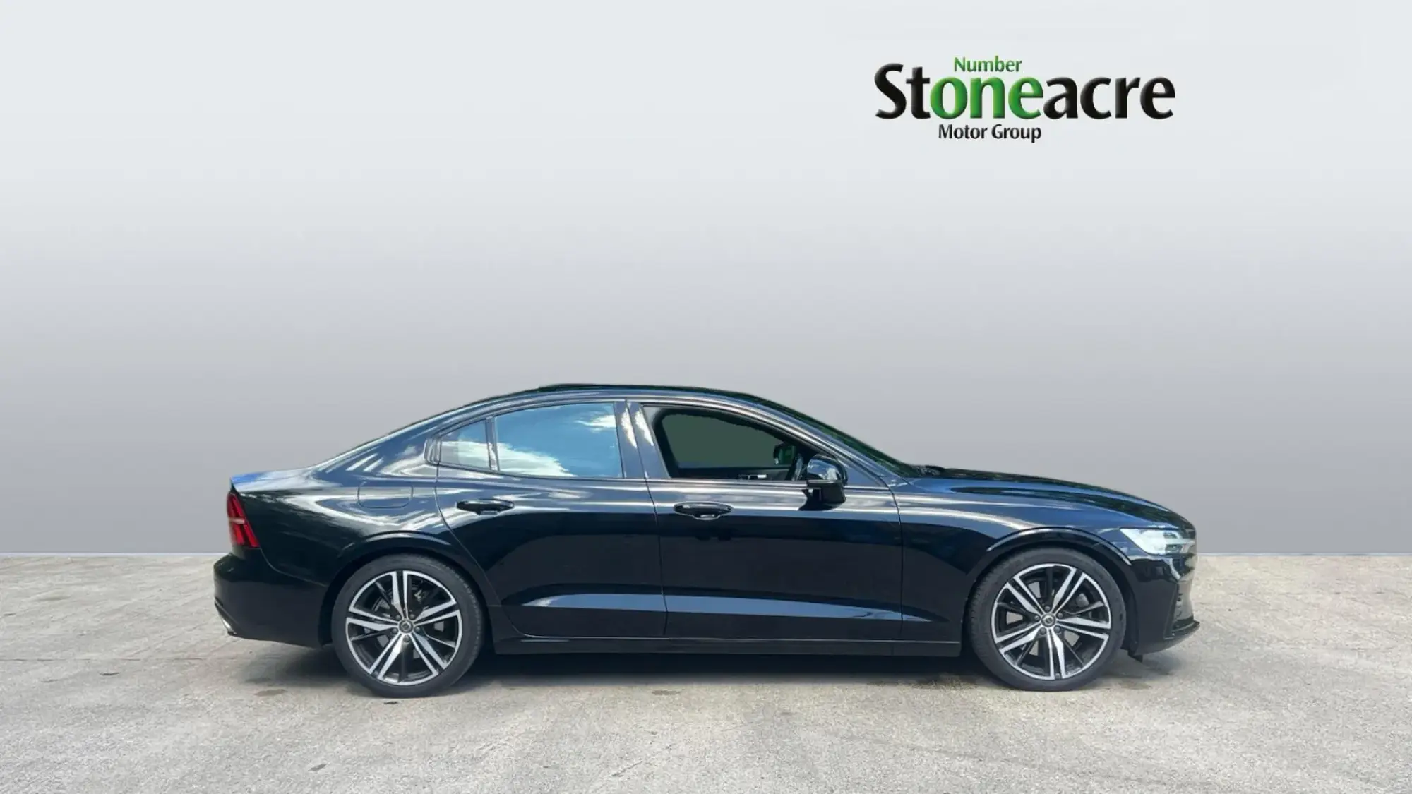 Volvo S60 2.0 T5 R-Design Edition Auto Euro 6 (s/s) 4dr FX69HXF Image 3