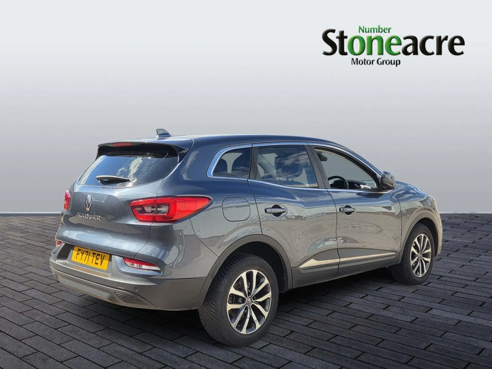 Renault Kadjar 1.3 TCE Iconic 5dr FY71TEV Image 3