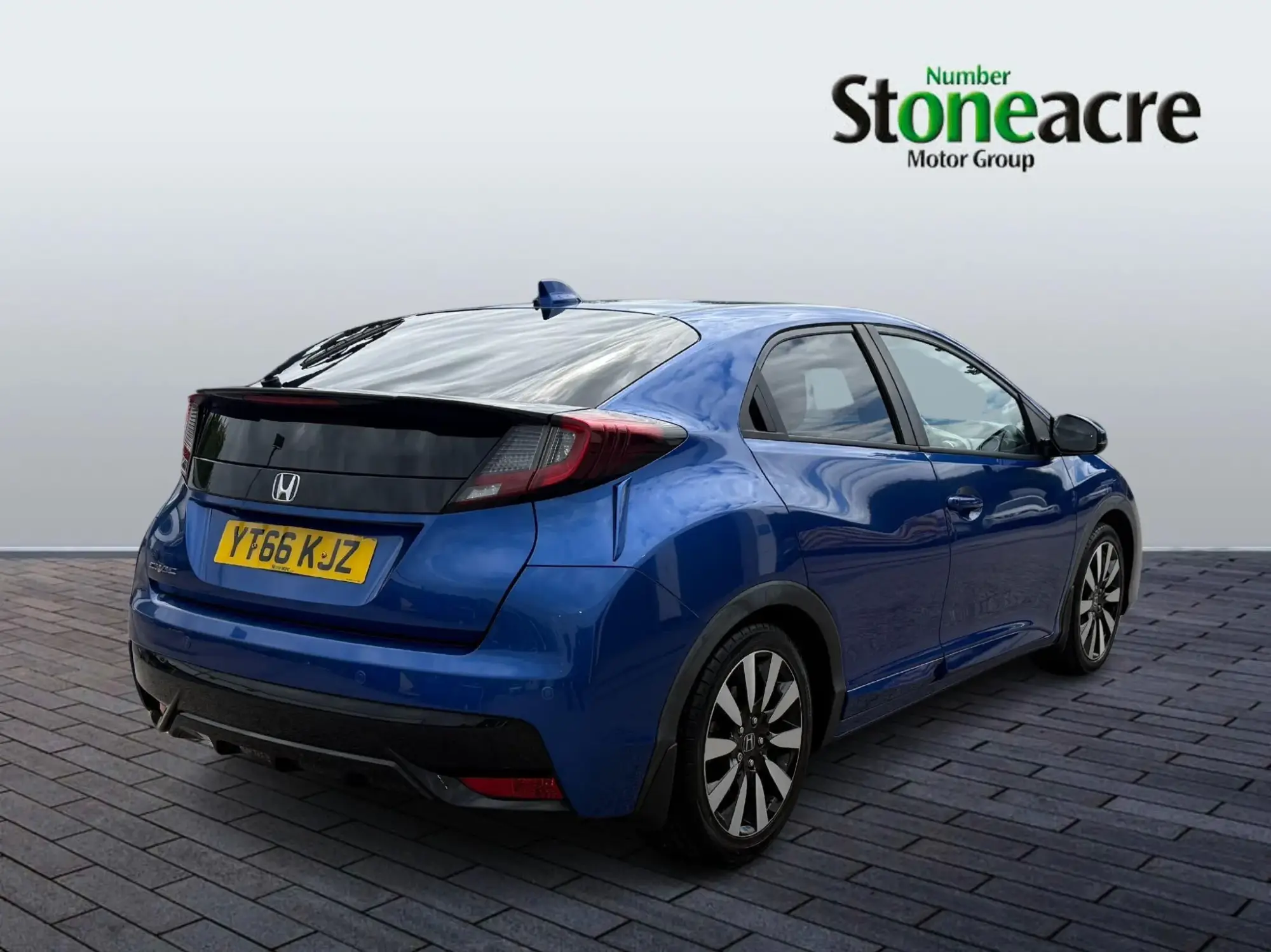 Honda Civic 1.8 i-VTEC SE Plus (Navi) Euro 6 (s/s) 5dr YT66KJZ Image 3