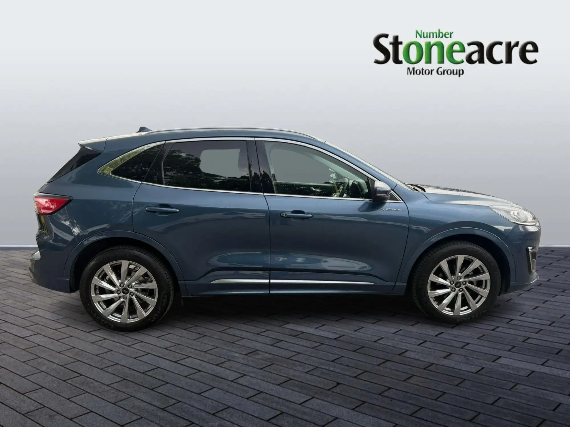 Ford Kuga Hybrid 2.5h Duratec Vignale CVT Euro 6 (s/s) 5dr YC23OLT Image 2