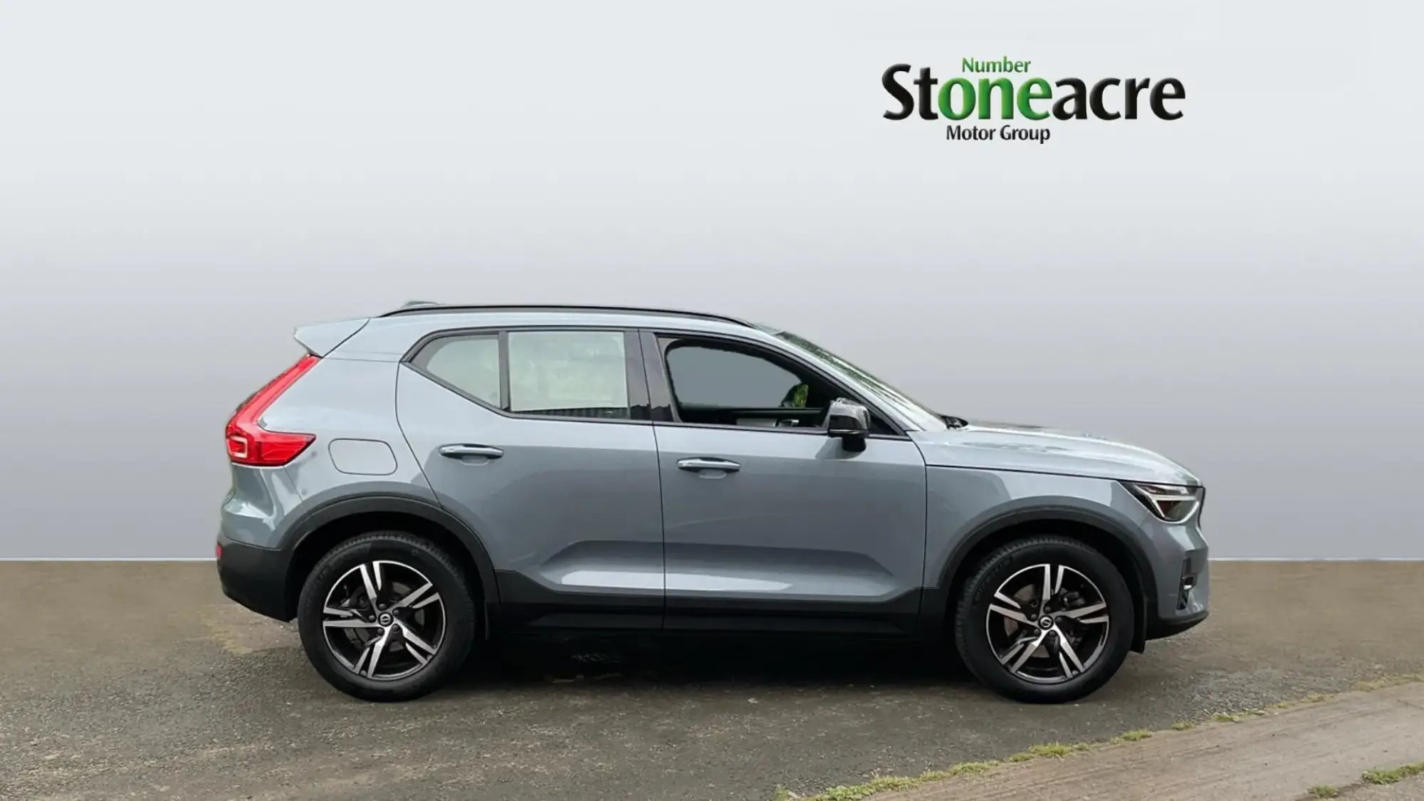 Volvo XC40 2.0 B4 MHEV Plus DCT Auto AWD Euro 6 (s/s) 5dr ND72BTO Image 3