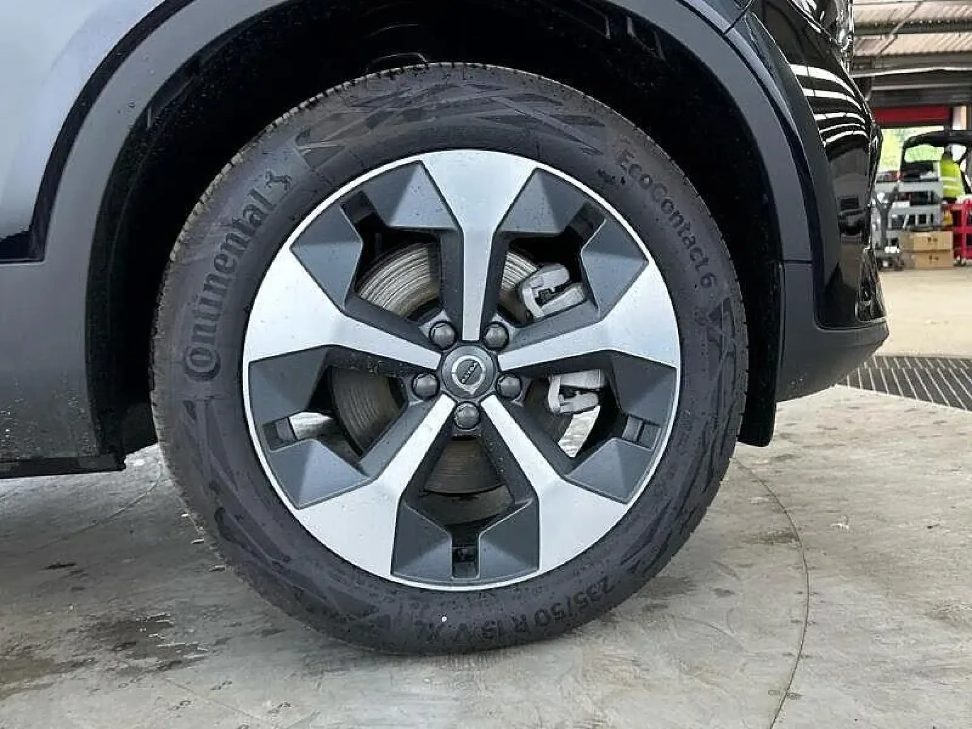 Volvo XC40 2.0 B4P Plus Dark 5dr Auto GD25NUH Image 2