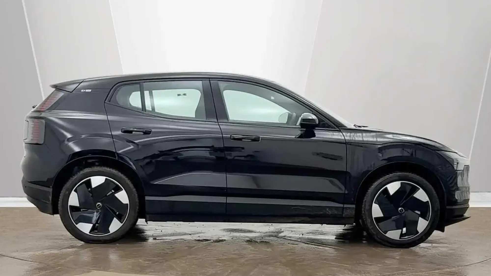 Volvo EX30 200kW SM Extended Range Plus 69kWh 5dr Auto RE75ZVP Image 2