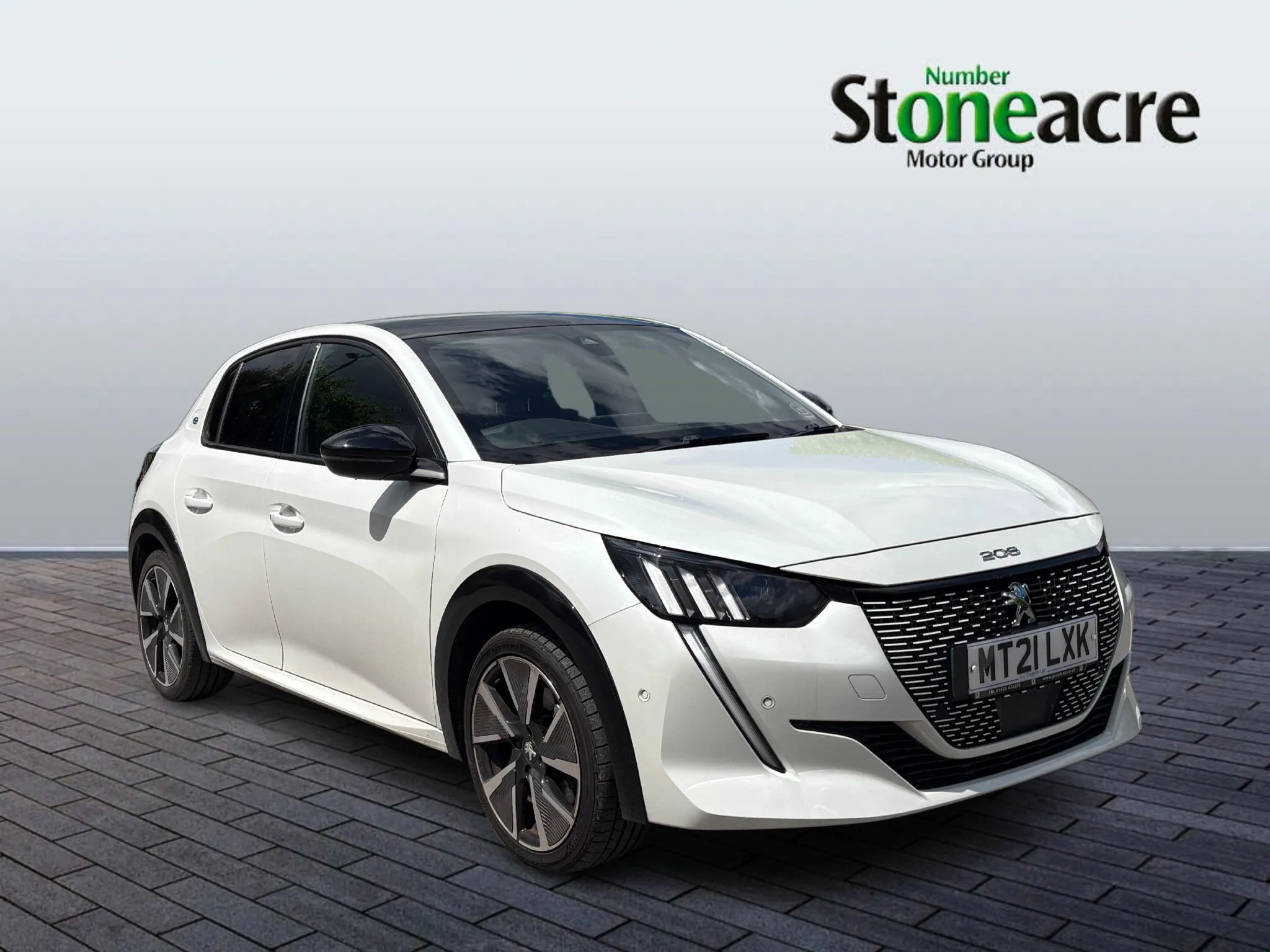 Peugeot E-208