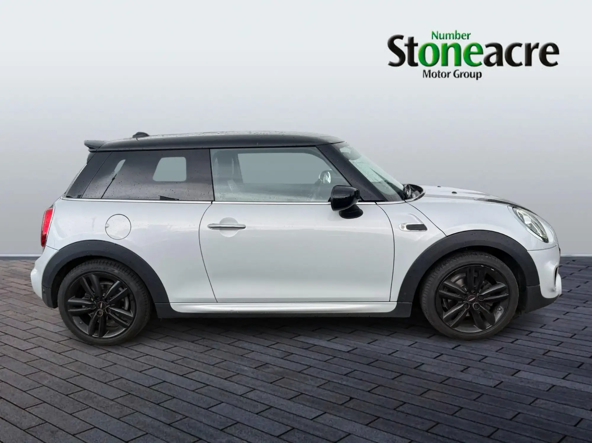 MINI Hatch 1.5 Cooper Sport II 3dr FT70RKZ Image 2