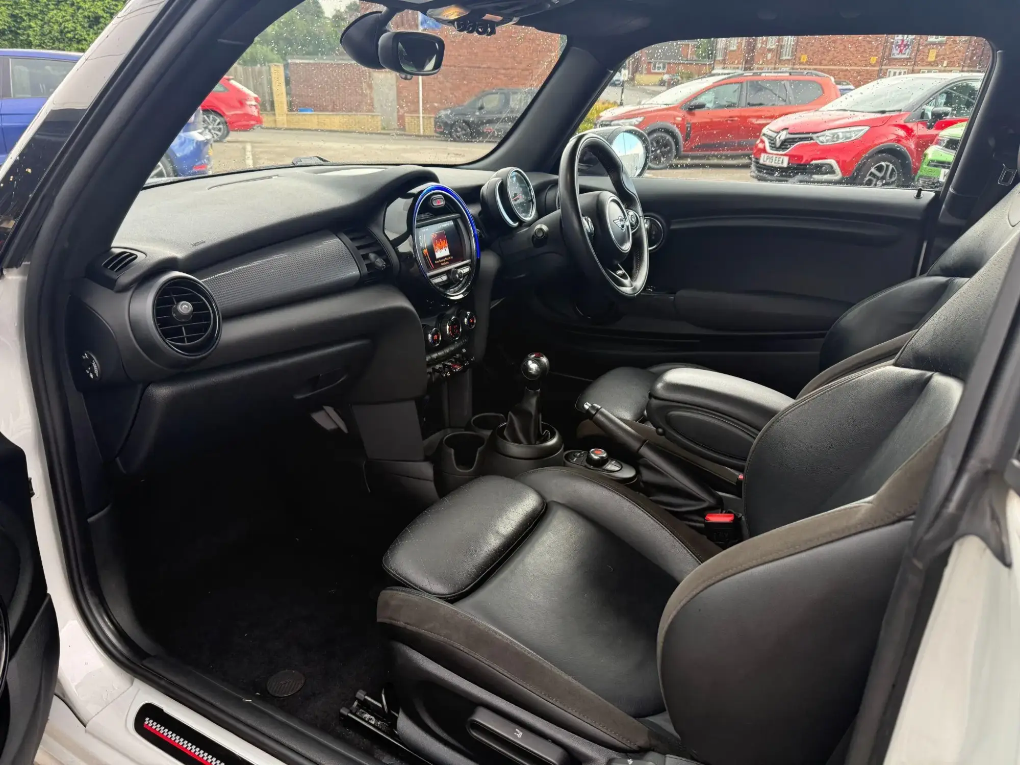 MINI Hatch Image 18