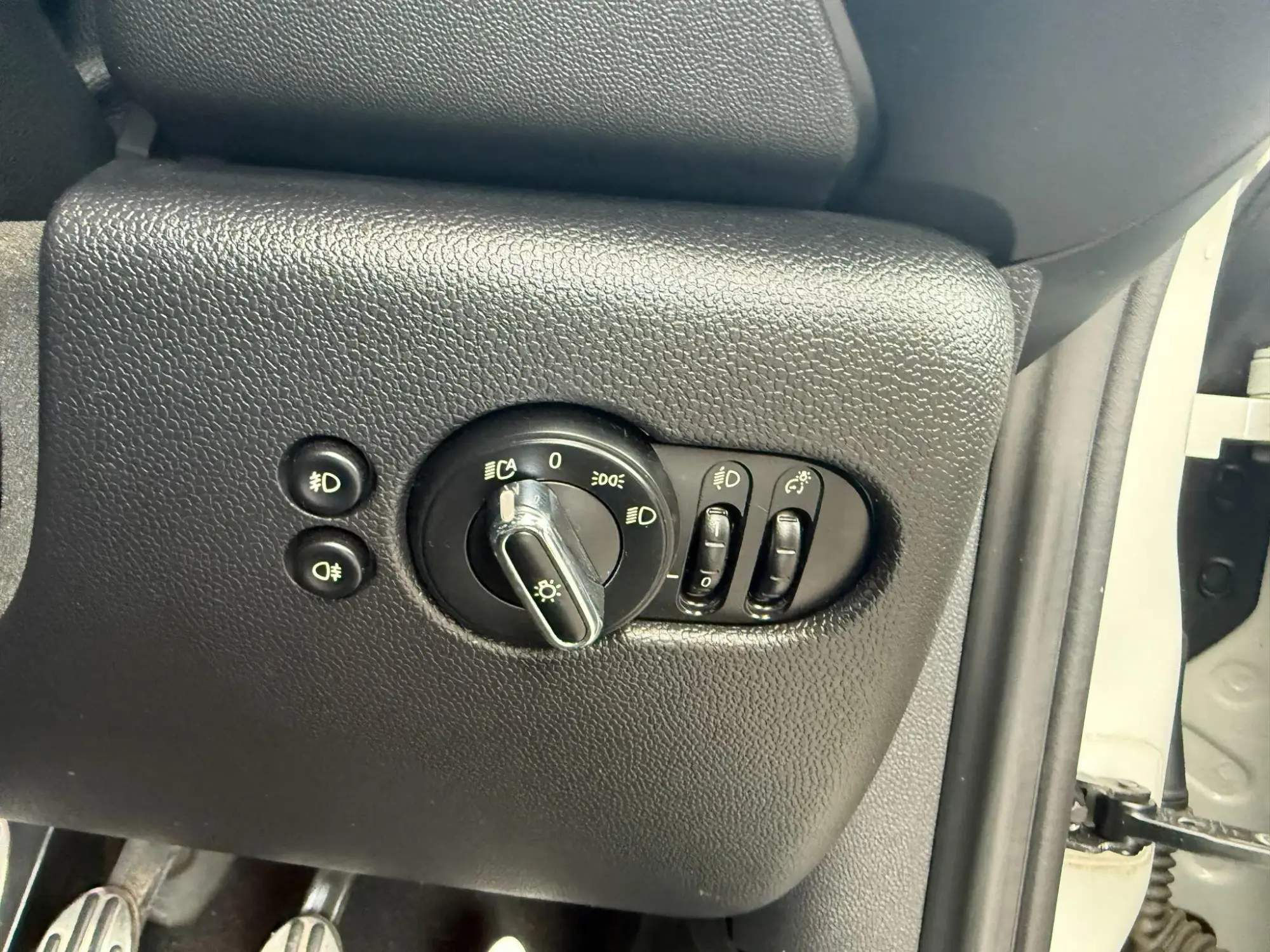 MINI Hatch Image 23