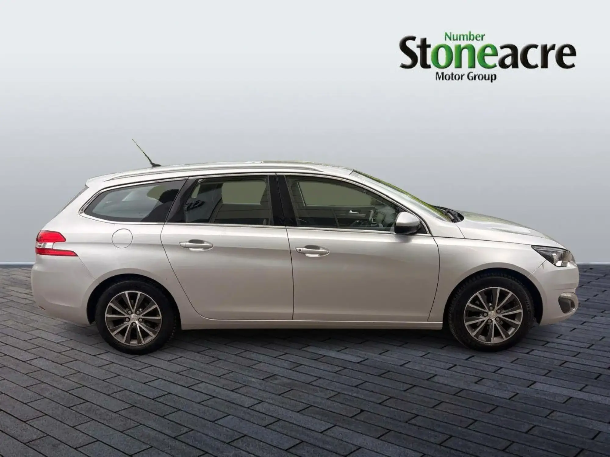 Peugeot 308 SW 1.6 BlueHDi Allure Euro 6 (s/s) 5dr VX17OUU Image 2