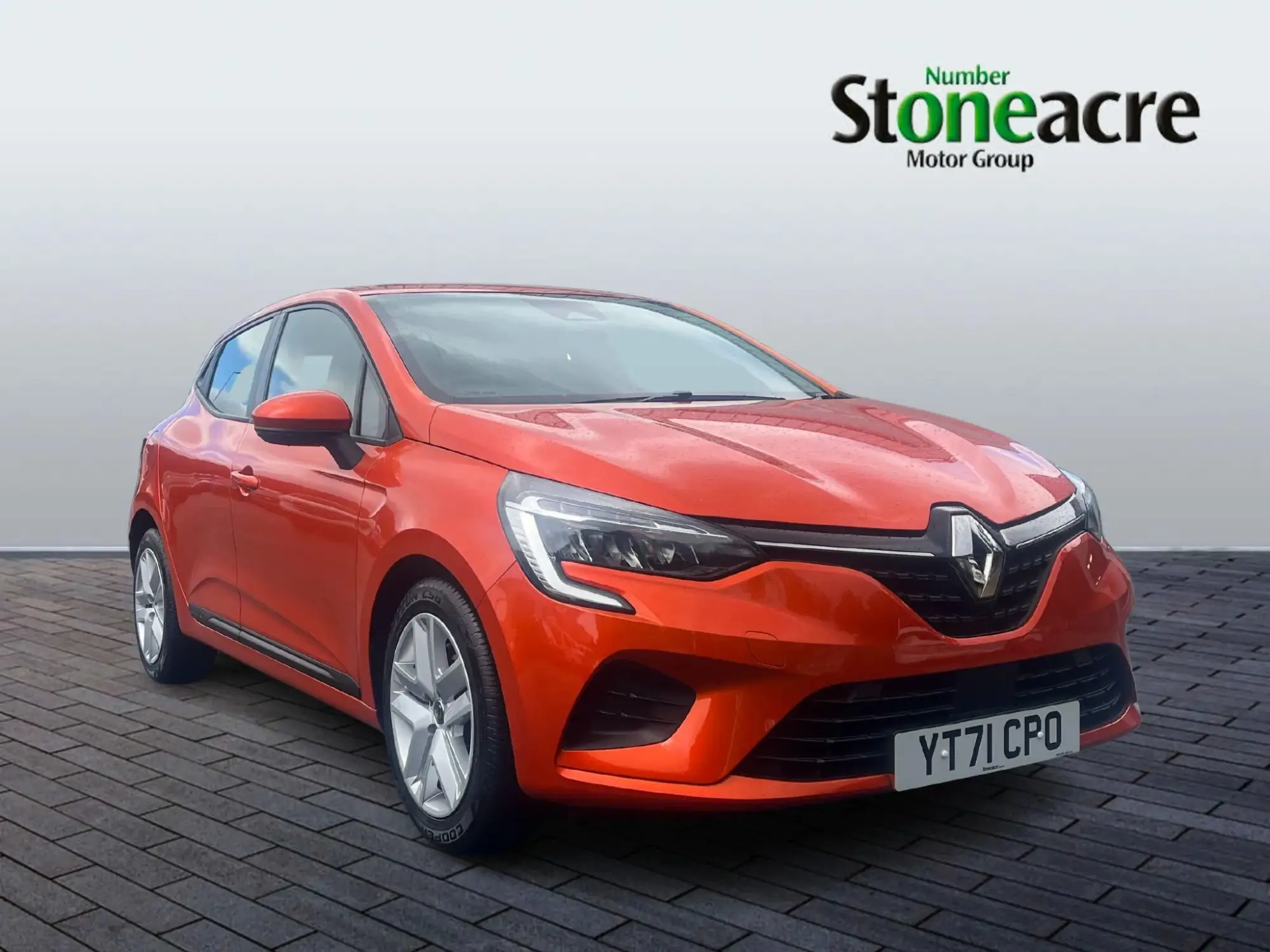 Renault Clio 1.0 TCe Play Euro 6 (s/s) 5dr YT71CPO Image 1
