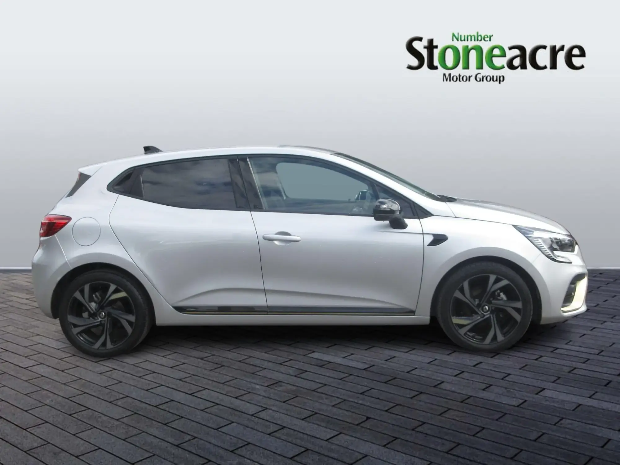 Renault Clio E-Tech 1.6 E-TECH full hybrid 145 Engineered 5dr Auto SO23LND Image 2
