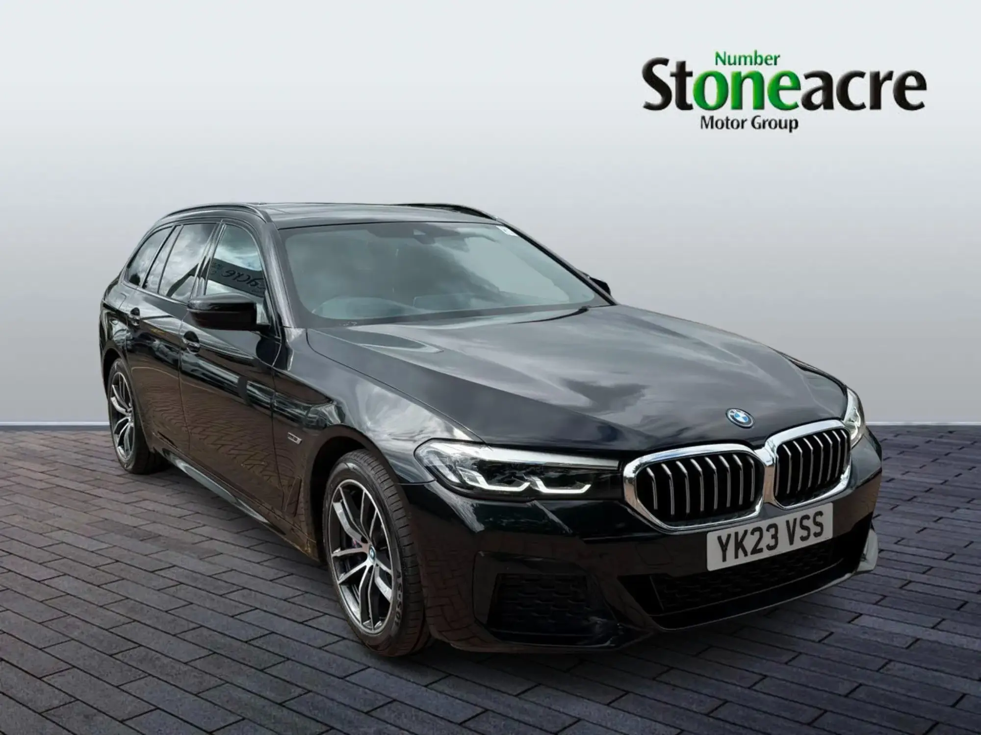 BMW 5 Series 2.0 530e 12kWh M Sport Touring Steptronic Euro 6 (s/s) 5dr YK23VSS Image 1