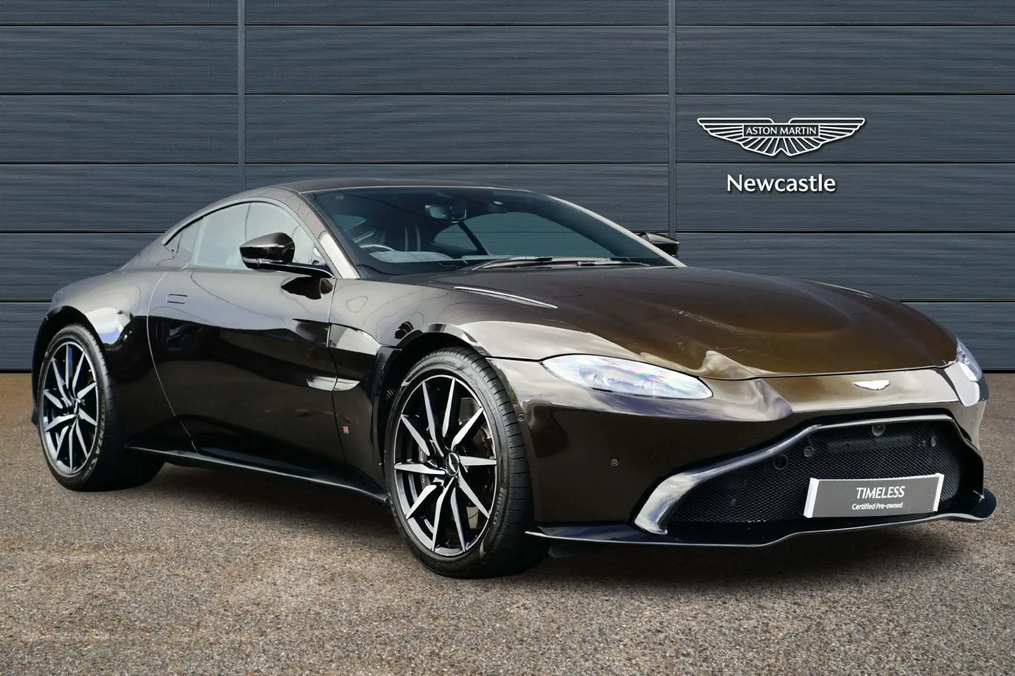 Aston Martin Vantage Image 1 Aston Martin Vantage Image 1